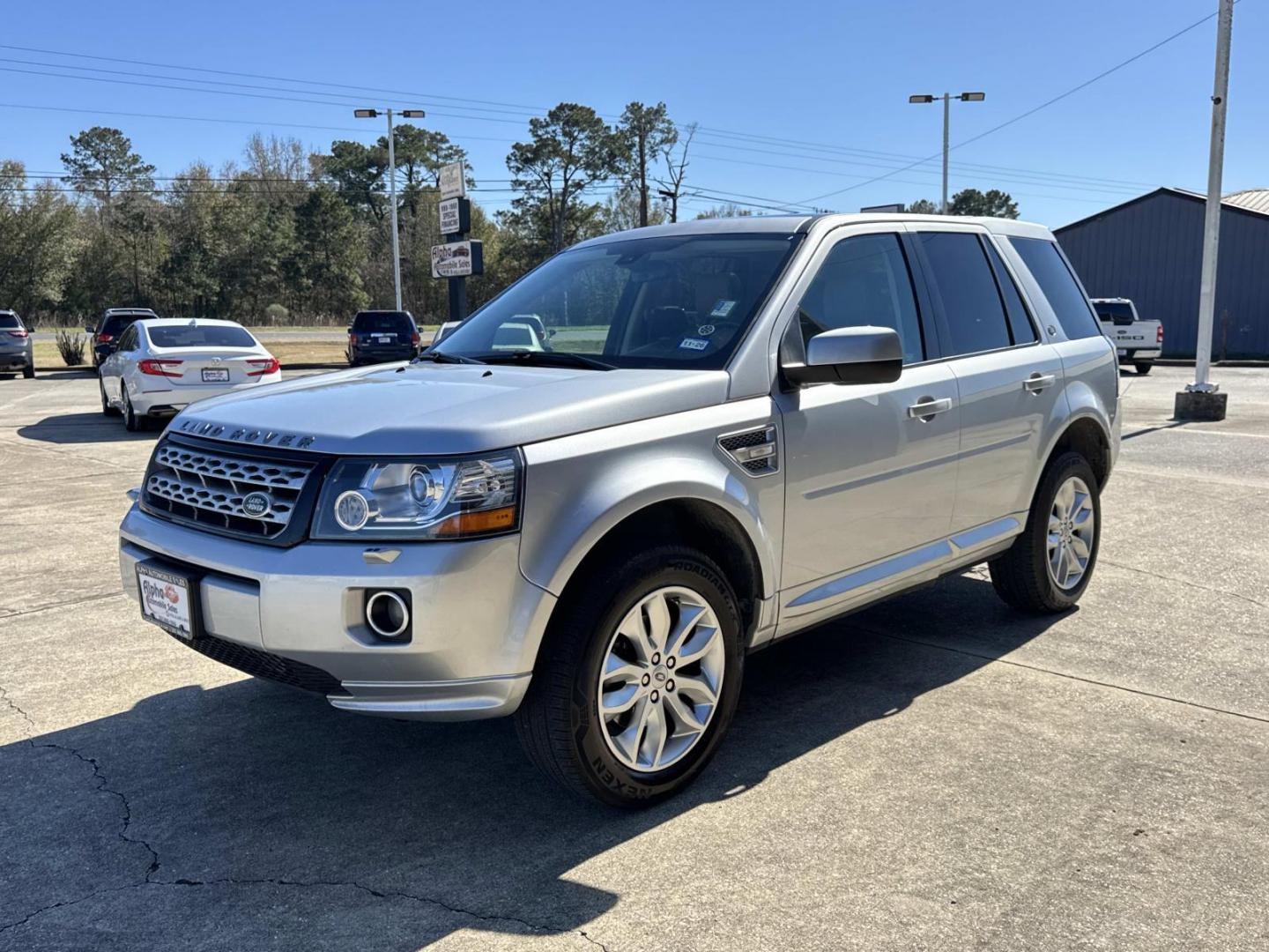 2014 Silver /Tan Land Rover LR2 AWD 4dr (SALFR2BG4EH) , Automatic transmission, located at 6904 Johnston St., Lafayette, LA, 70503, (337) 988-1960, 30.143589, -92.100601 - Photo#2