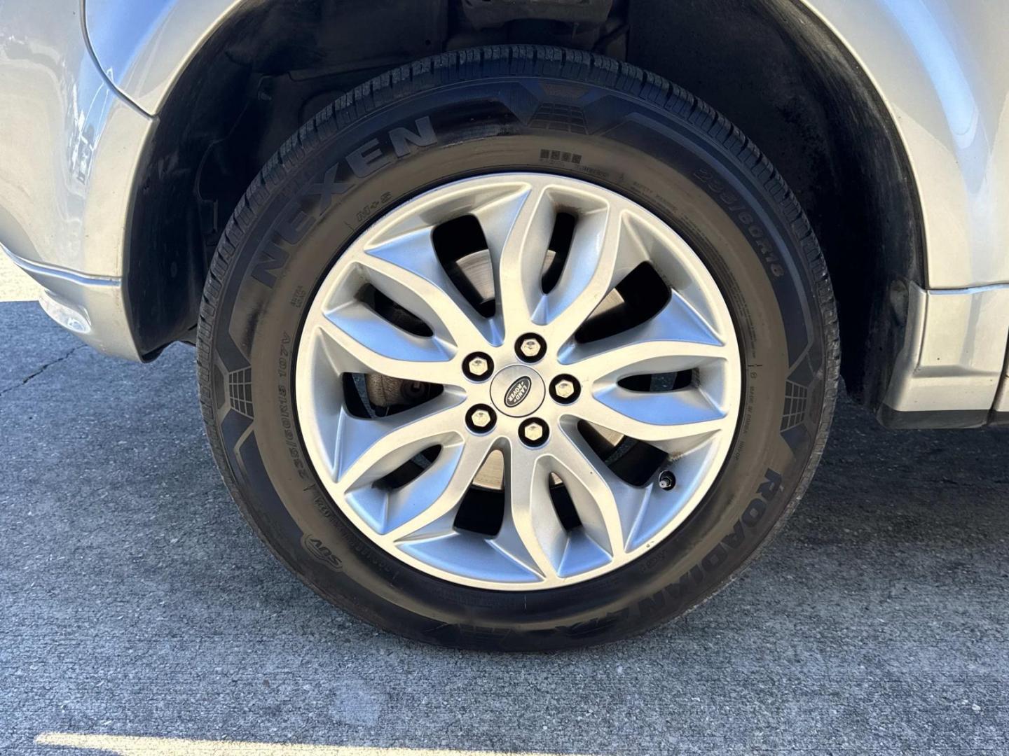 2014 Silver /Tan Land Rover LR2 AWD 4dr (SALFR2BG4EH) , Automatic transmission, located at 6904 Johnston St., Lafayette, LA, 70503, (337) 988-1960, 30.143589, -92.100601 - Photo#3