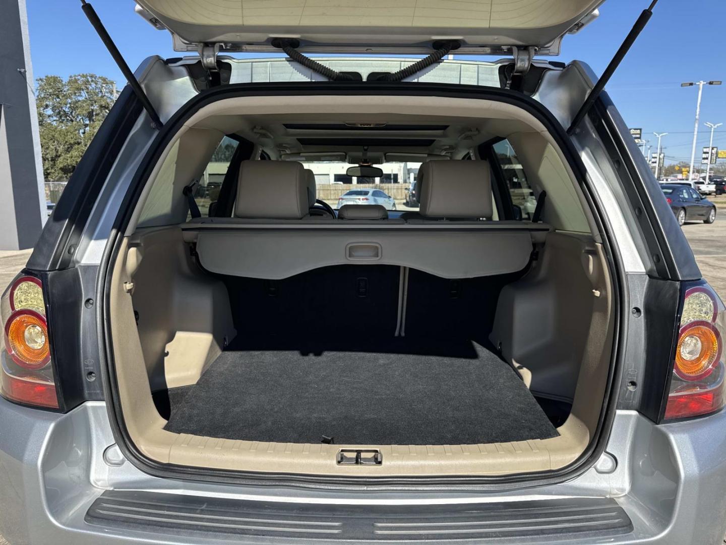 2014 Silver /Tan Land Rover LR2 AWD 4dr (SALFR2BG4EH) , Automatic transmission, located at 6904 Johnston St., Lafayette, LA, 70503, (337) 988-1960, 30.143589, -92.100601 - Photo#7