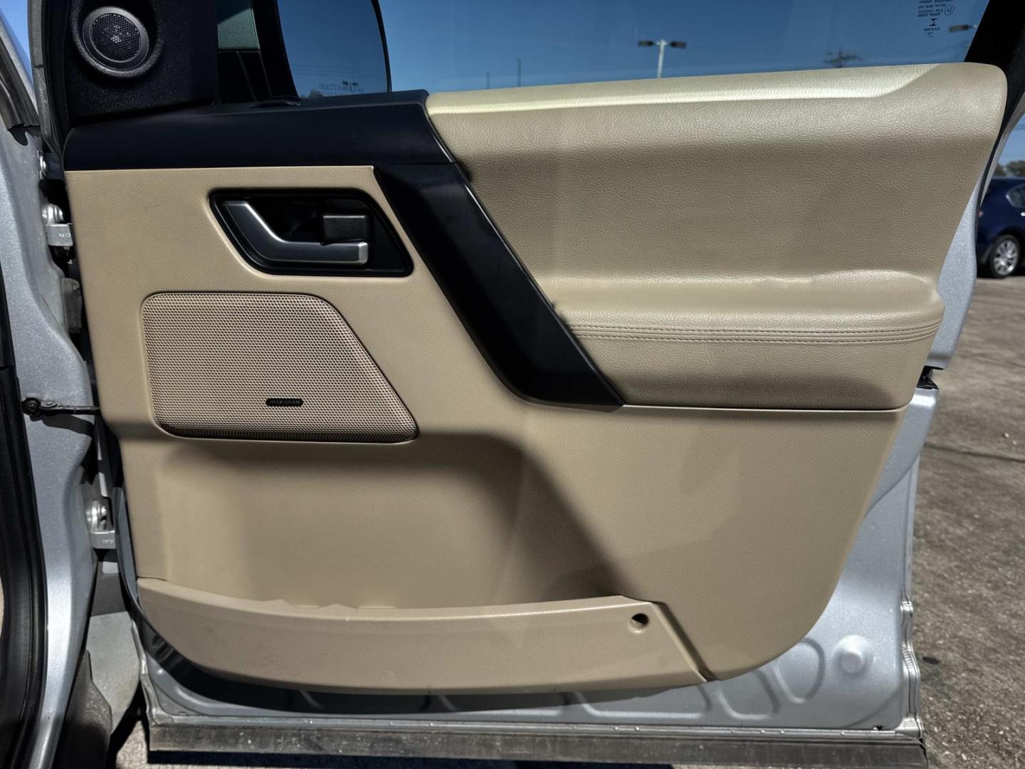 2014 Silver /Tan Land Rover LR2 AWD 4dr (SALFR2BG4EH) , Automatic transmission, located at 6904 Johnston St., Lafayette, LA, 70503, (337) 988-1960, 30.143589, -92.100601 - Photo#13