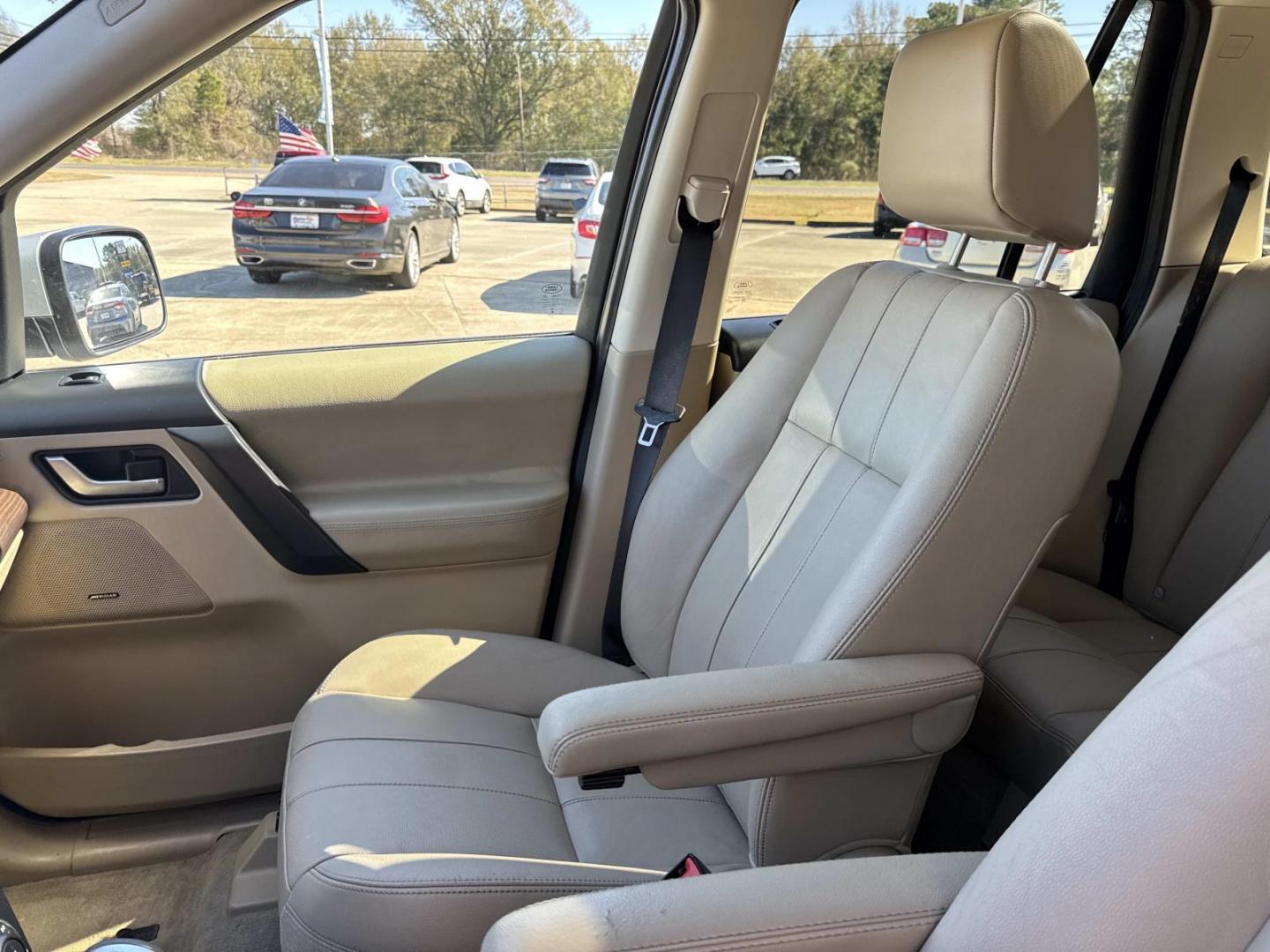 2014 Silver /Tan Land Rover LR2 AWD 4dr (SALFR2BG4EH) , Automatic transmission, located at 6904 Johnston St., Lafayette, LA, 70503, (337) 988-1960, 30.143589, -92.100601 - Photo#15