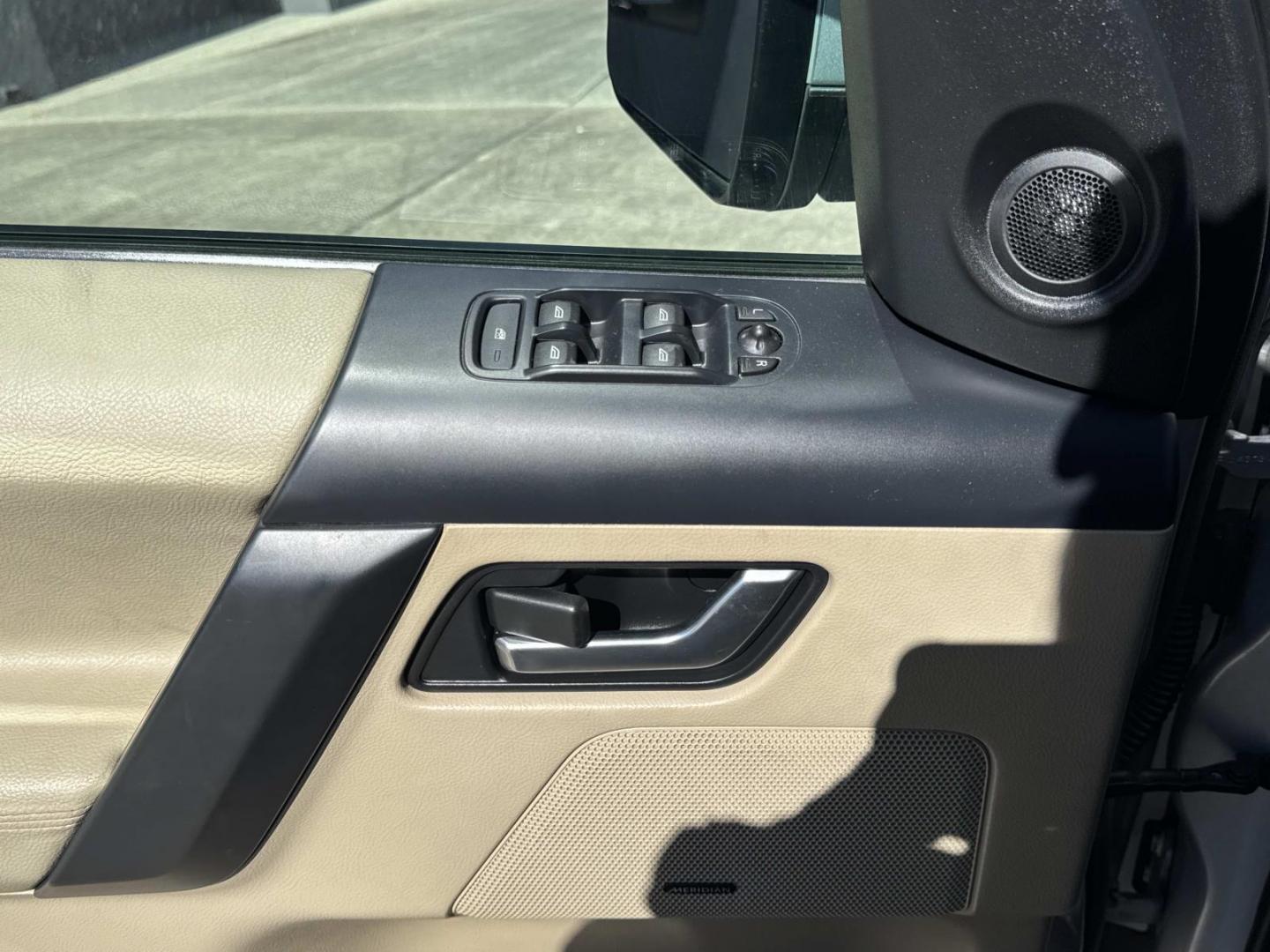 2014 Silver /Tan Land Rover LR2 AWD 4dr (SALFR2BG4EH) , Automatic transmission, located at 6904 Johnston St., Lafayette, LA, 70503, (337) 988-1960, 30.143589, -92.100601 - Photo#19