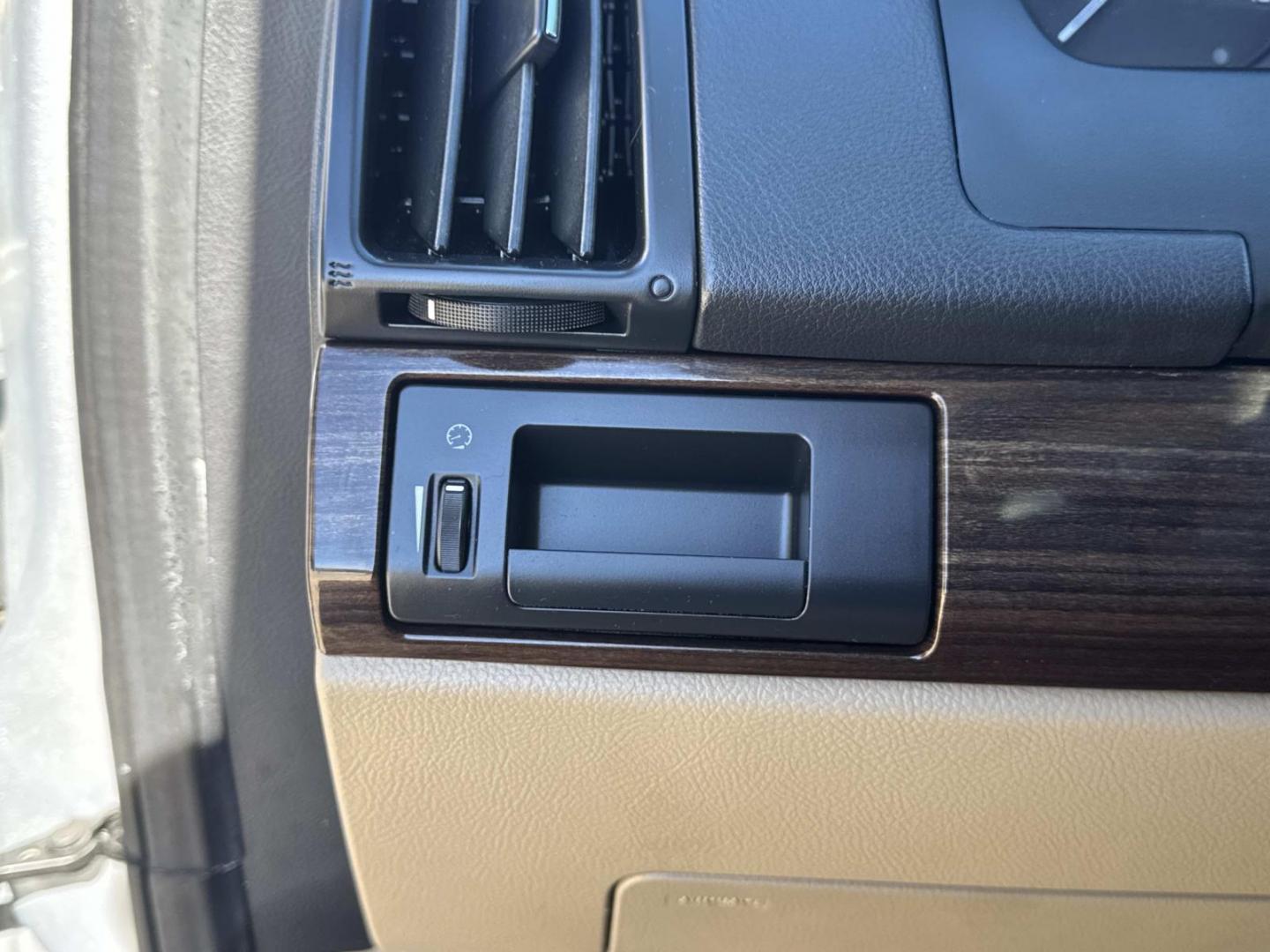 2014 Silver /Tan Land Rover LR2 AWD 4dr (SALFR2BG4EH) , Automatic transmission, located at 6904 Johnston St., Lafayette, LA, 70503, (337) 988-1960, 30.143589, -92.100601 - Photo#20