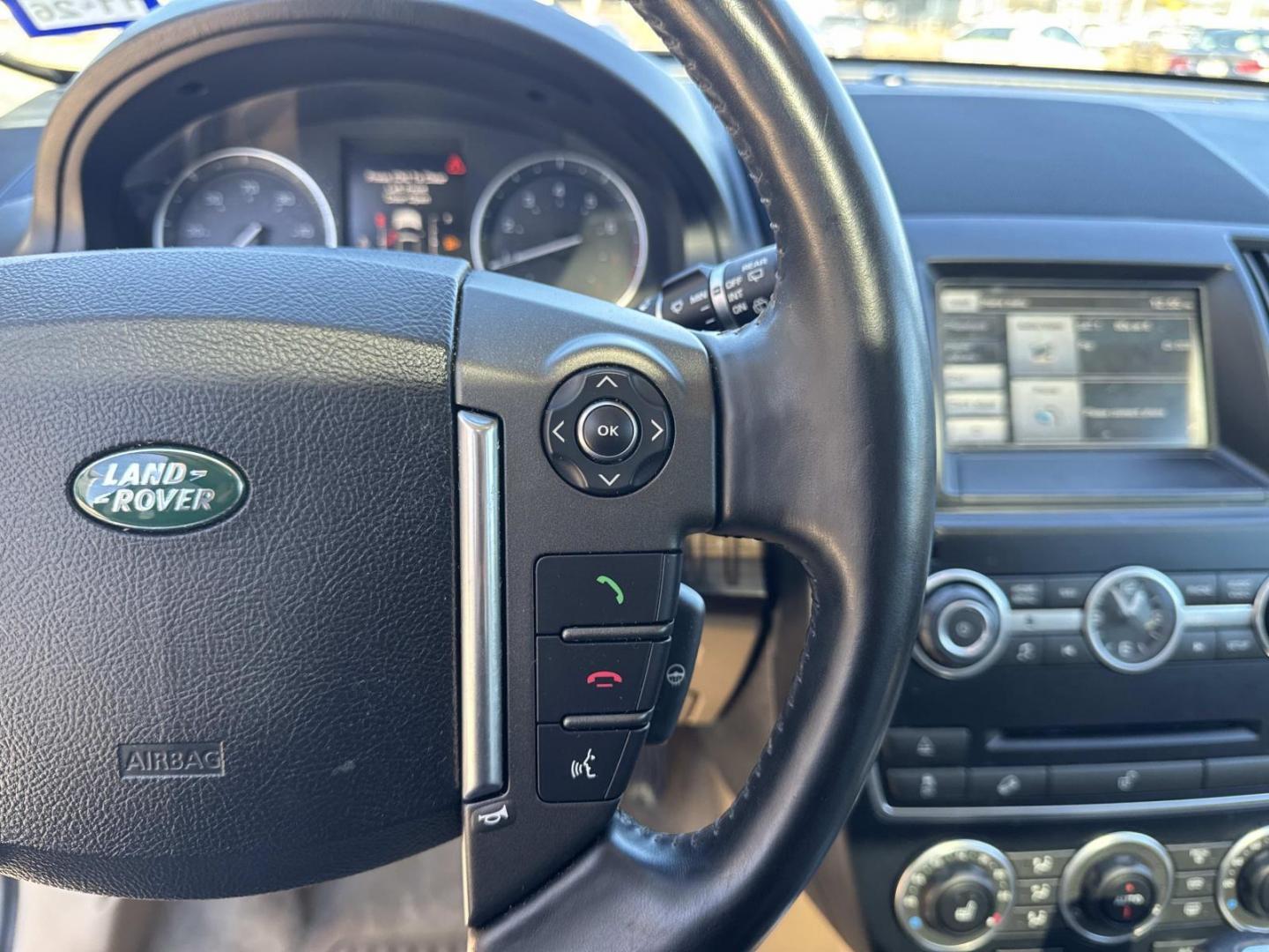 2014 Silver /Tan Land Rover LR2 AWD 4dr (SALFR2BG4EH) , Automatic transmission, located at 6904 Johnston St., Lafayette, LA, 70503, (337) 988-1960, 30.143589, -92.100601 - Photo#23