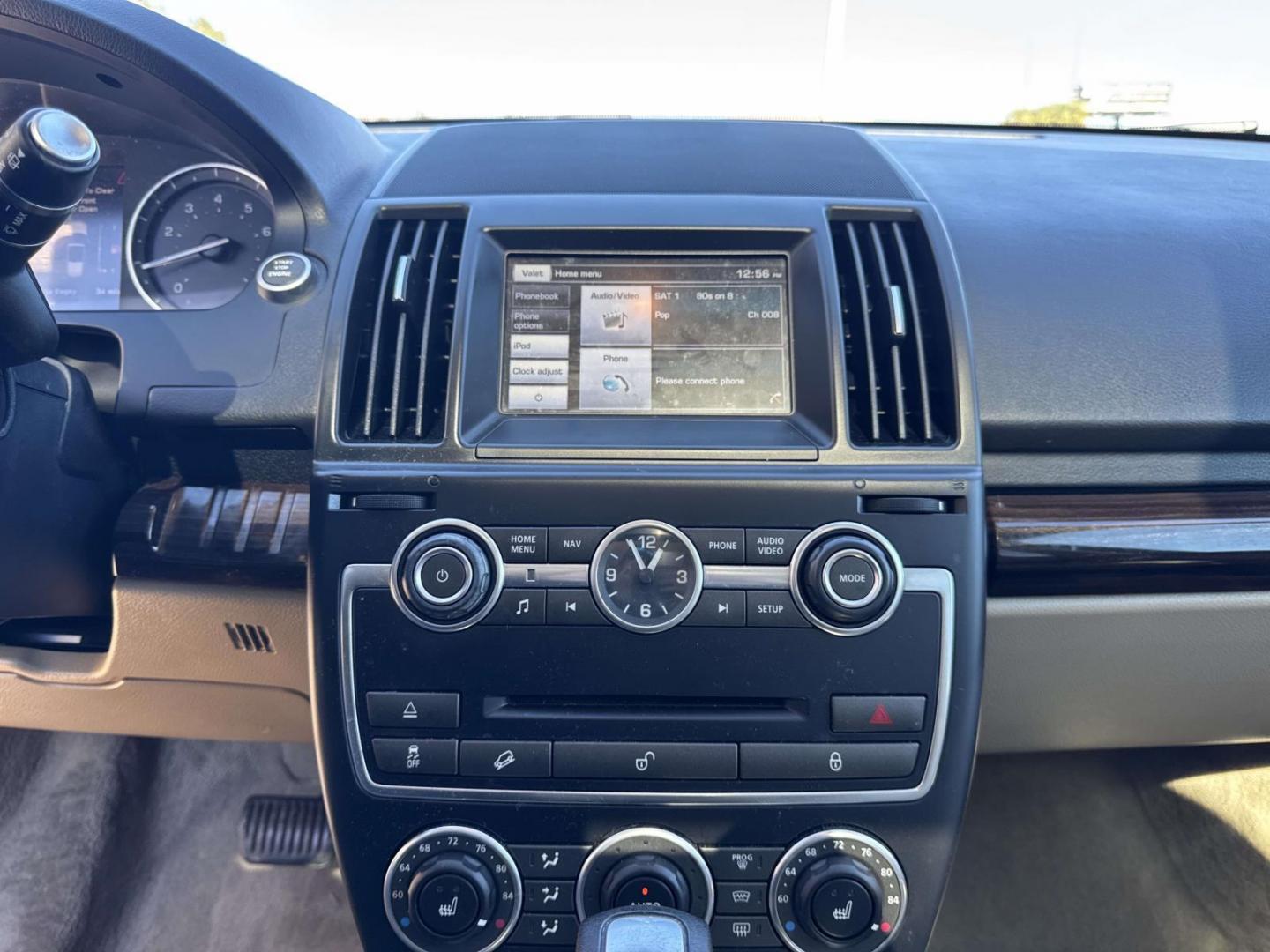 2014 Silver /Tan Land Rover LR2 AWD 4dr (SALFR2BG4EH) , Automatic transmission, located at 6904 Johnston St., Lafayette, LA, 70503, (337) 988-1960, 30.143589, -92.100601 - Photo#24