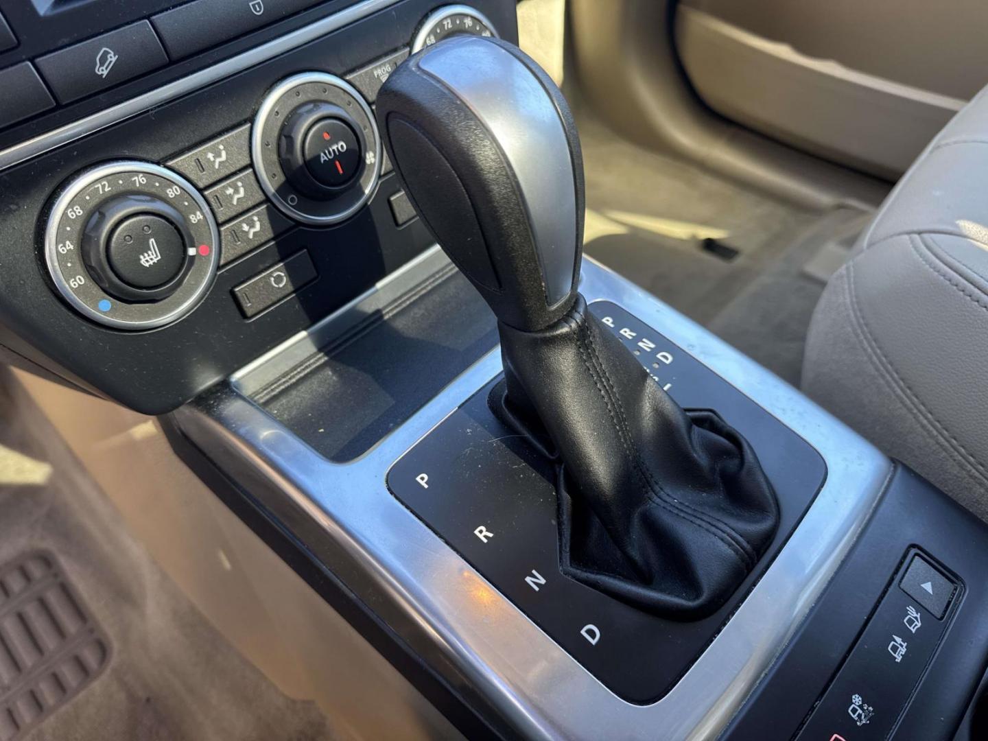 2014 Silver /Tan Land Rover LR2 AWD 4dr (SALFR2BG4EH) , Automatic transmission, located at 6904 Johnston St., Lafayette, LA, 70503, (337) 988-1960, 30.143589, -92.100601 - Photo#25