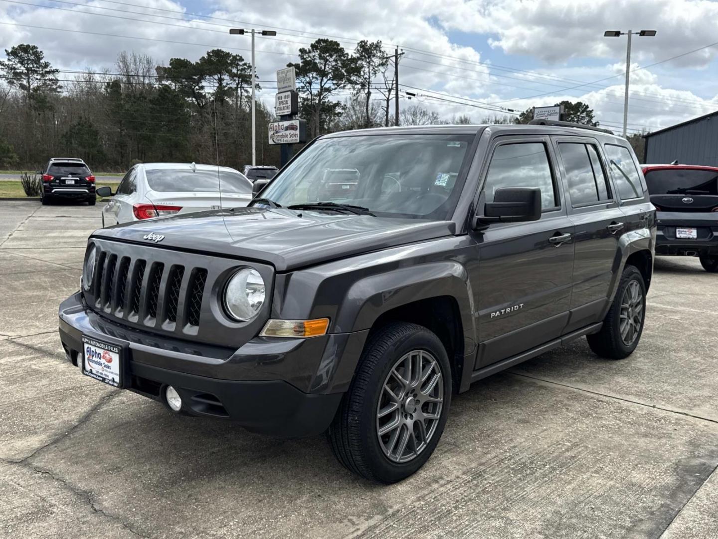 2017 Gray /Gray Jeep Patriot Latitude FWD (1C4NJPFB4HD) , Automatic transmission, located at 6904 Johnston St., Lafayette, LA, 70503, (337) 988-1960, 30.143589, -92.100601 - Photo#2