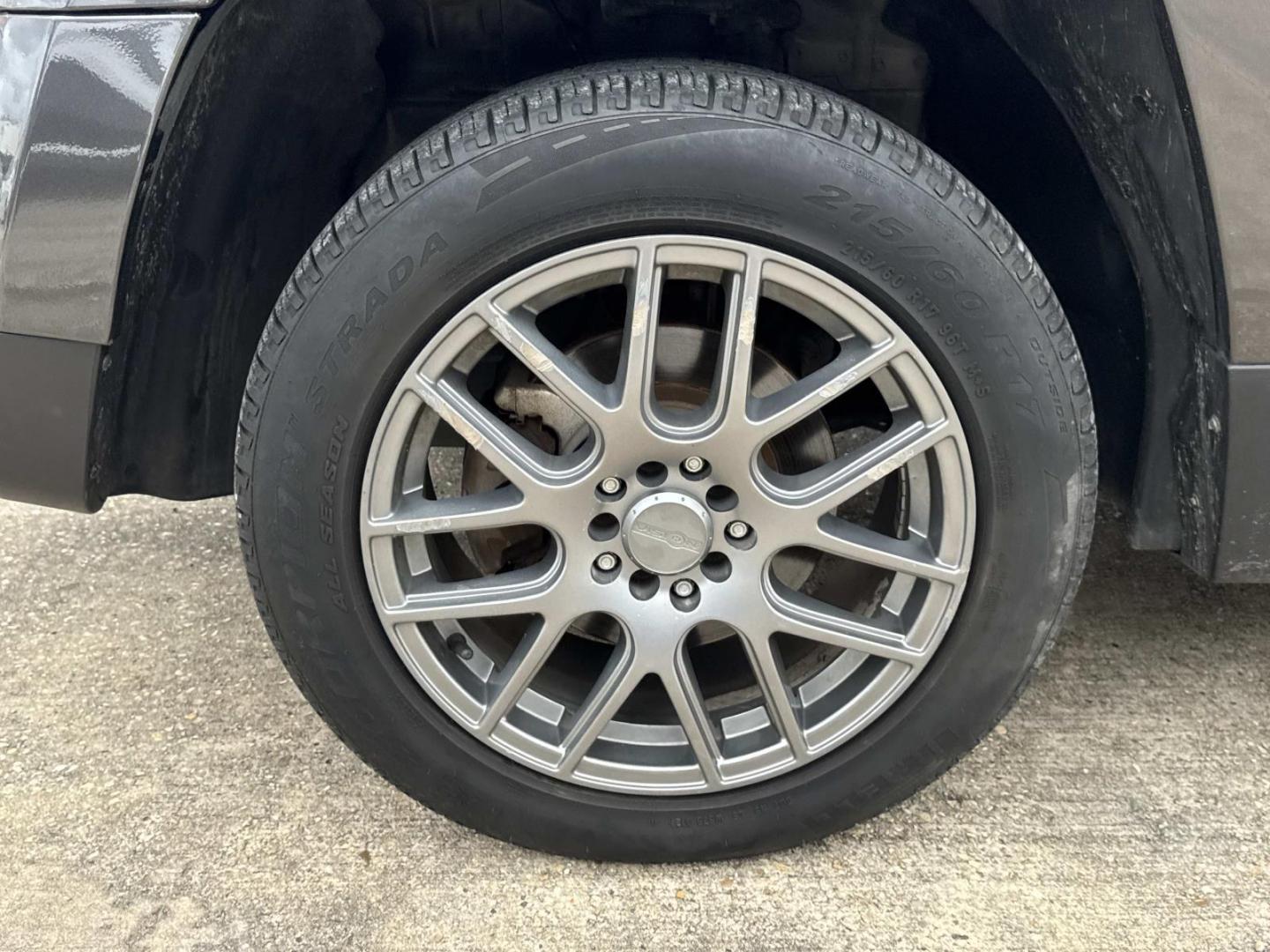 2017 Gray /Gray Jeep Patriot Latitude FWD (1C4NJPFB4HD) , Automatic transmission, located at 6904 Johnston St., Lafayette, LA, 70503, (337) 988-1960, 30.143589, -92.100601 - Photo#3