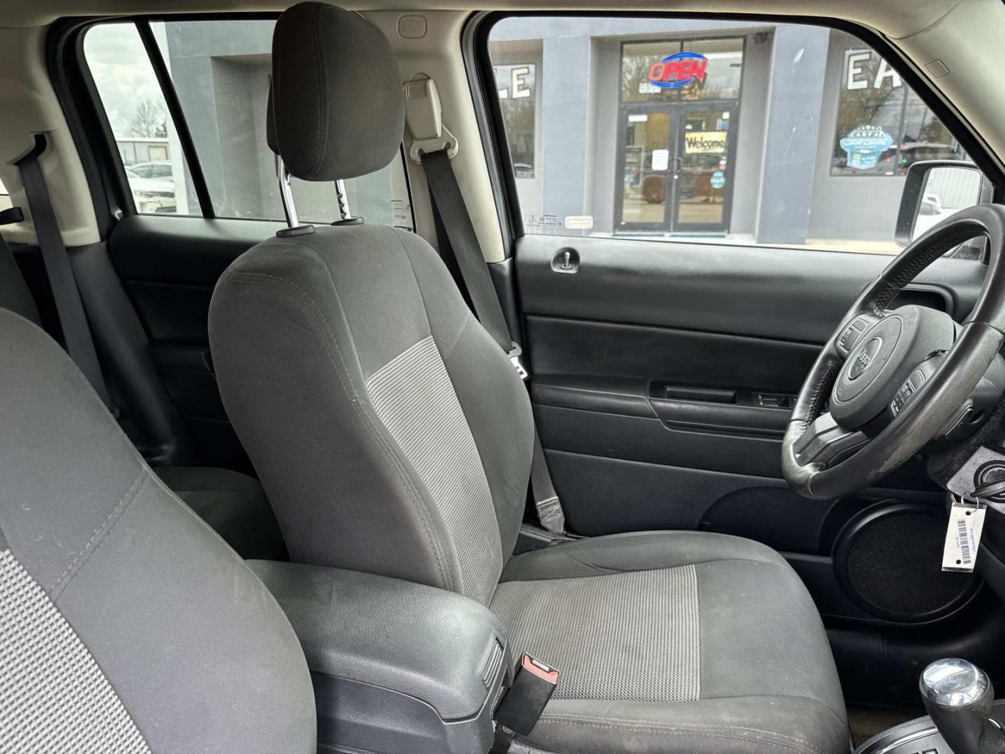 2017 Gray /Gray Jeep Patriot Latitude FWD (1C4NJPFB4HD) , Automatic transmission, located at 6904 Johnston St., Lafayette, LA, 70503, (337) 988-1960, 30.143589, -92.100601 - Photo#9