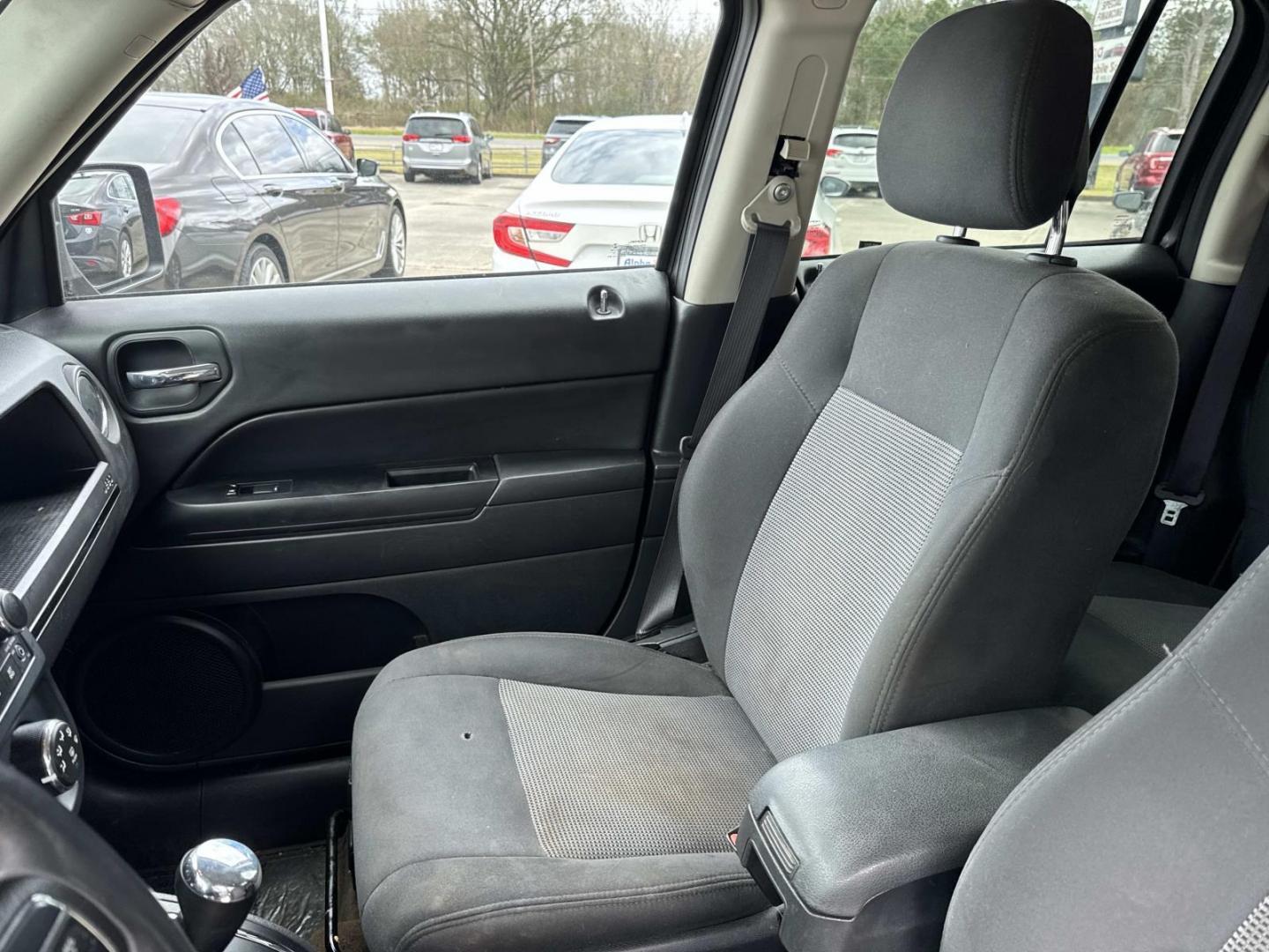 2017 Gray /Gray Jeep Patriot Latitude FWD (1C4NJPFB4HD) , Automatic transmission, located at 6904 Johnston St., Lafayette, LA, 70503, (337) 988-1960, 30.143589, -92.100601 - Photo#14