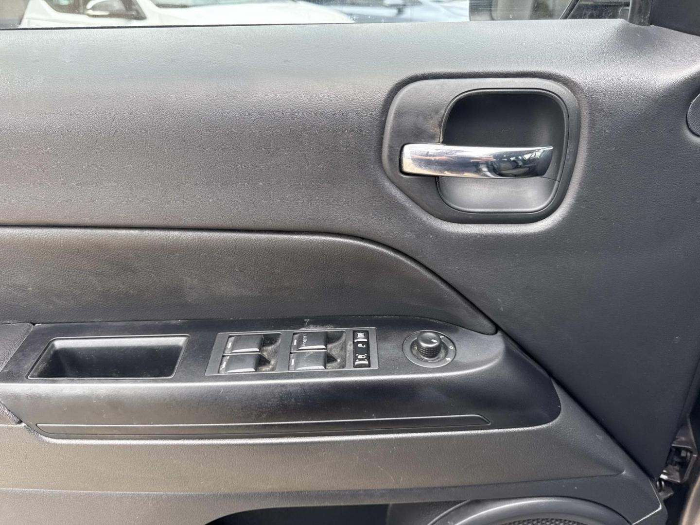 2017 Gray /Gray Jeep Patriot Latitude FWD (1C4NJPFB4HD) , Automatic transmission, located at 6904 Johnston St., Lafayette, LA, 70503, (337) 988-1960, 30.143589, -92.100601 - Photo#18