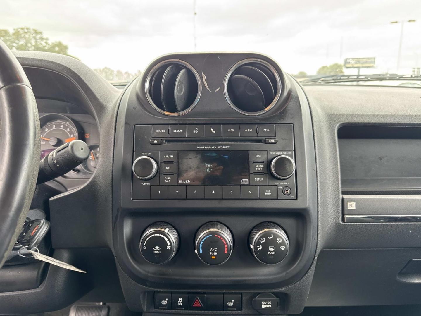 2017 Gray /Gray Jeep Patriot Latitude FWD (1C4NJPFB4HD) , Automatic transmission, located at 6904 Johnston St., Lafayette, LA, 70503, (337) 988-1960, 30.143589, -92.100601 - Photo#22