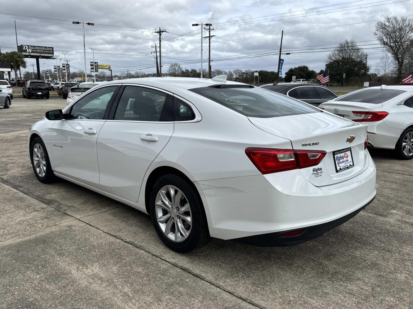 2023 White /Black Chevrolet Malibu 4dr Sdn 1LT (1G1ZD5ST1PF) , Automatic transmission, located at 6904 Johnston St., Lafayette, LA, 70503, (337) 988-1960, 30.143589, -92.100601 - Photo#4