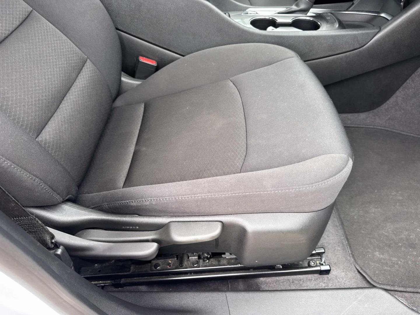 2023 White /Black Chevrolet Malibu 4dr Sdn 1LT (1G1ZD5ST1PF) , Automatic transmission, located at 6904 Johnston St., Lafayette, LA, 70503, (337) 988-1960, 30.143589, -92.100601 - Photo#10