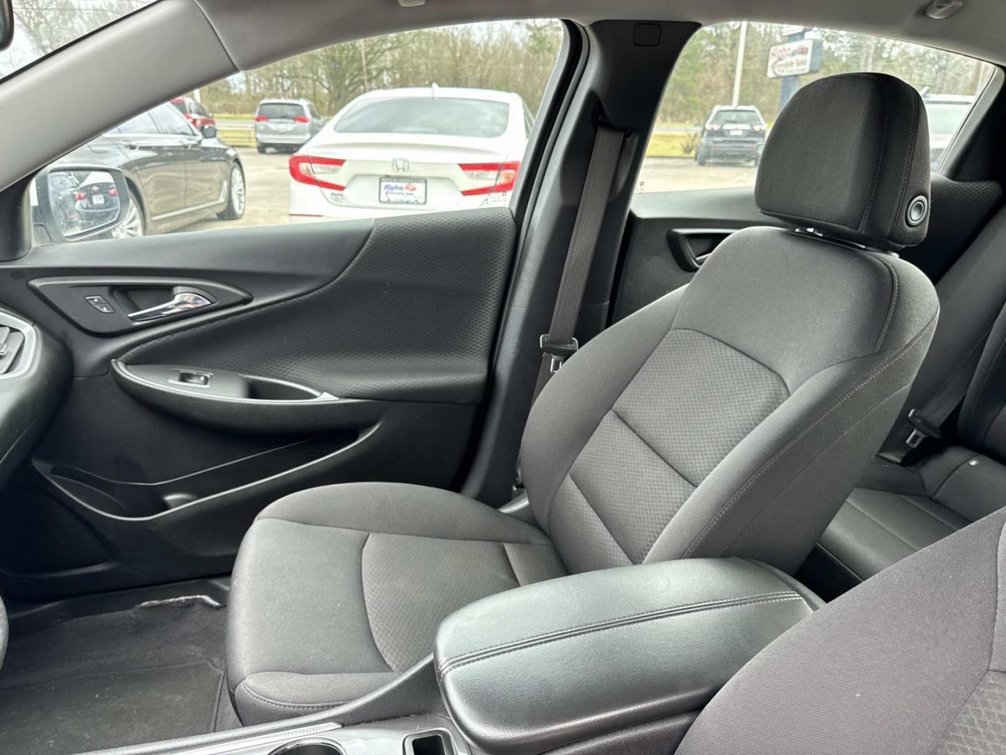 2023 White /Black Chevrolet Malibu 4dr Sdn 1LT (1G1ZD5ST1PF) , Automatic transmission, located at 6904 Johnston St., Lafayette, LA, 70503, (337) 988-1960, 30.143589, -92.100601 - Photo#14