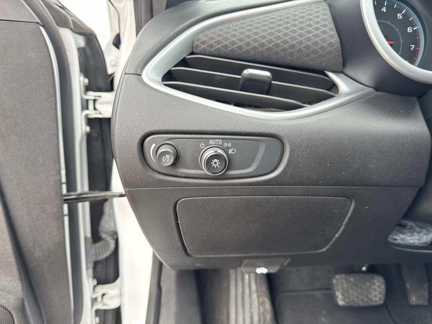 2023 White /Black Chevrolet Malibu 4dr Sdn 1LT (1G1ZD5ST1PF) , Automatic transmission, located at 6904 Johnston St., Lafayette, LA, 70503, (337) 988-1960, 30.143589, -92.100601 - Photo#19