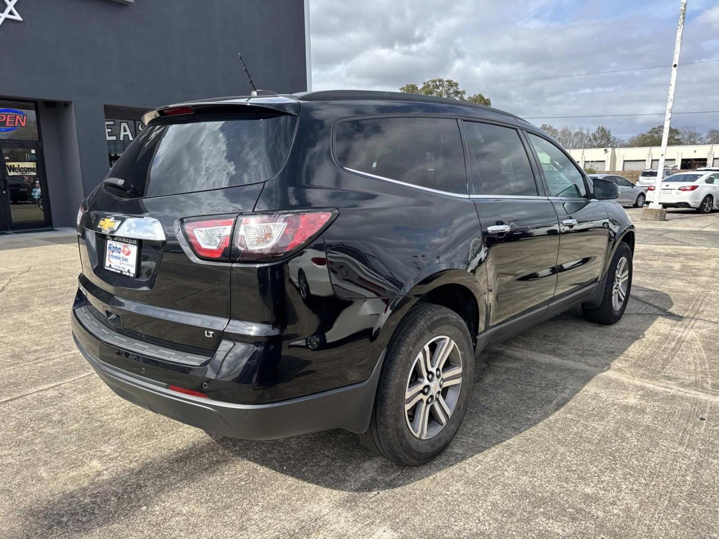 2017 Black /Black Chevrolet Traverse FWD 4dr LT w/1LT (1GNKRGKD7HJ) , Automatic transmission, located at 6904 Johnston St., Lafayette, LA, 70503, (337) 988-1960, 30.143589, -92.100601 - Photo#6