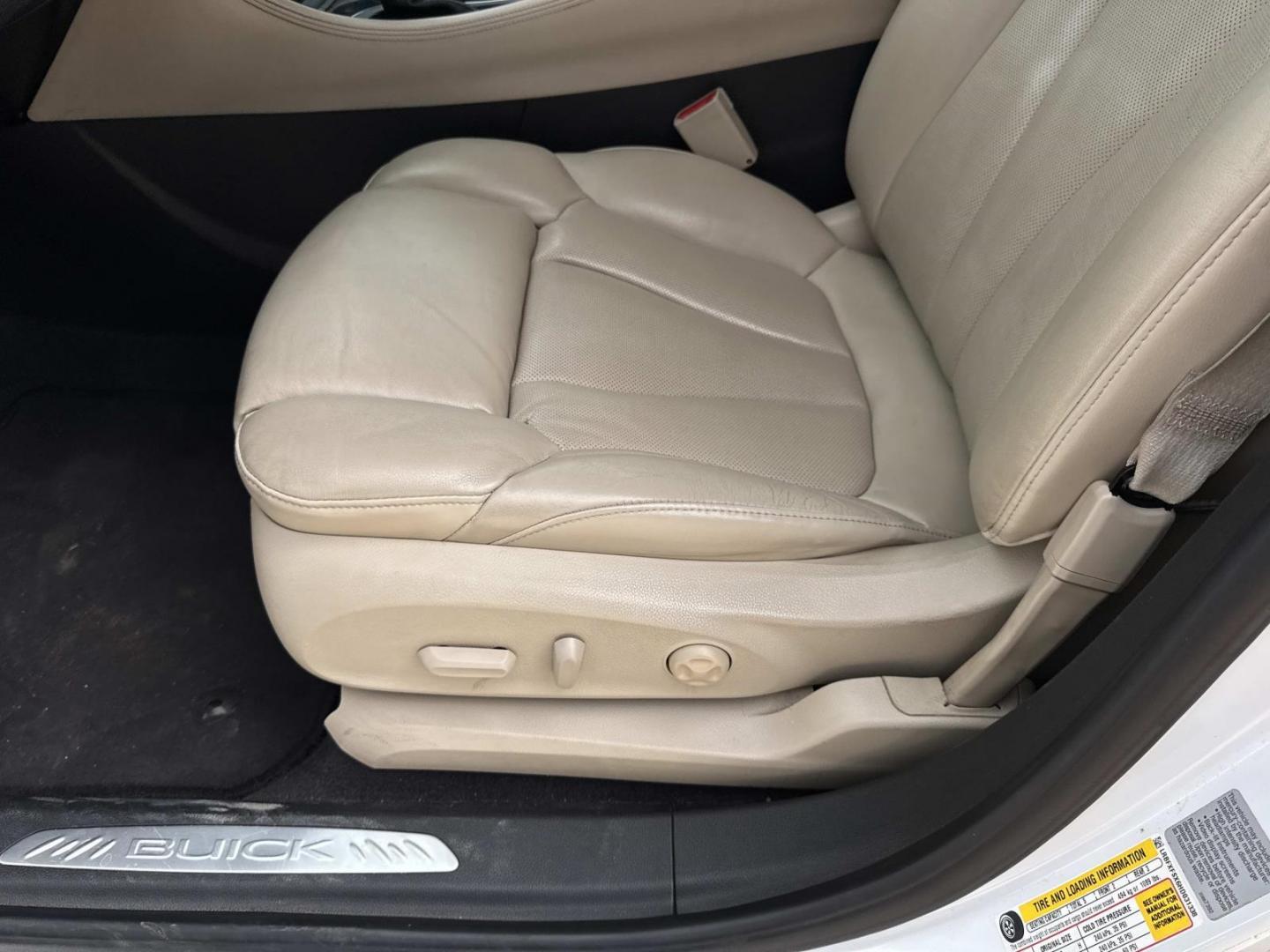 2017 White /Tan Buick Envision AWD 4dr Premium II (LRBFXFSX6HD) , Automatic transmission, located at 6904 Johnston St., Lafayette, LA, 70503, (337) 988-1960, 30.143589, -92.100601 - Photo#15