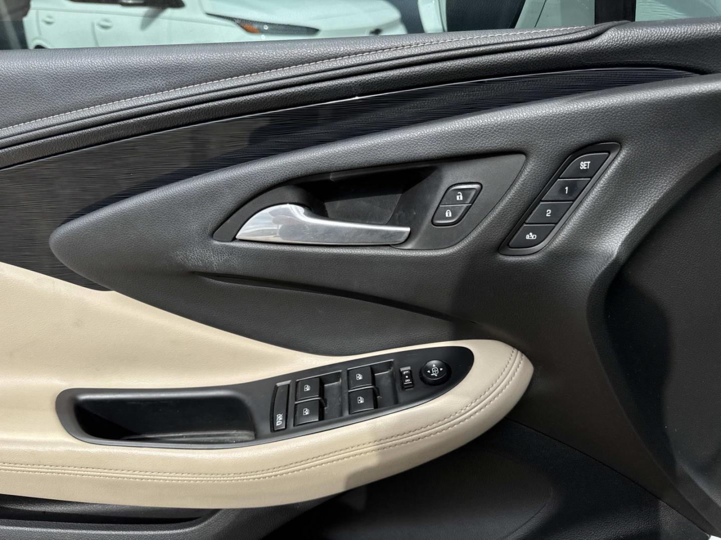 2017 White /Tan Buick Envision AWD 4dr Premium II (LRBFXFSX6HD) , Automatic transmission, located at 6904 Johnston St., Lafayette, LA, 70503, (337) 988-1960, 30.143589, -92.100601 - Photo#18