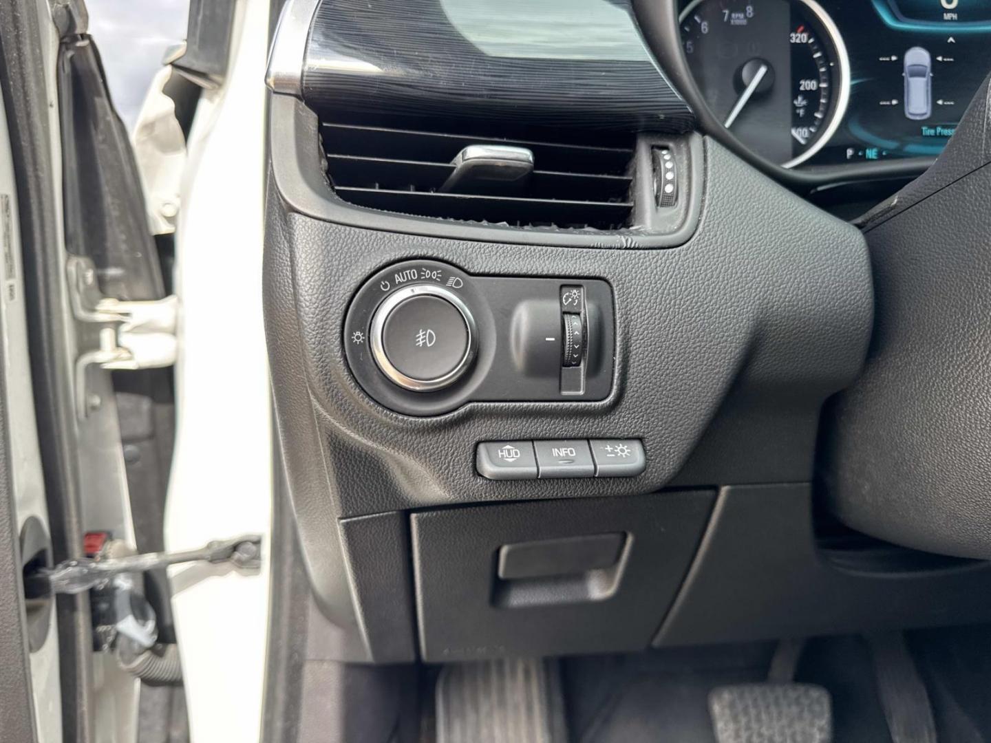 2017 White /Tan Buick Envision AWD 4dr Premium II (LRBFXFSX6HD) , Automatic transmission, located at 6904 Johnston St., Lafayette, LA, 70503, (337) 988-1960, 30.143589, -92.100601 - Photo#19