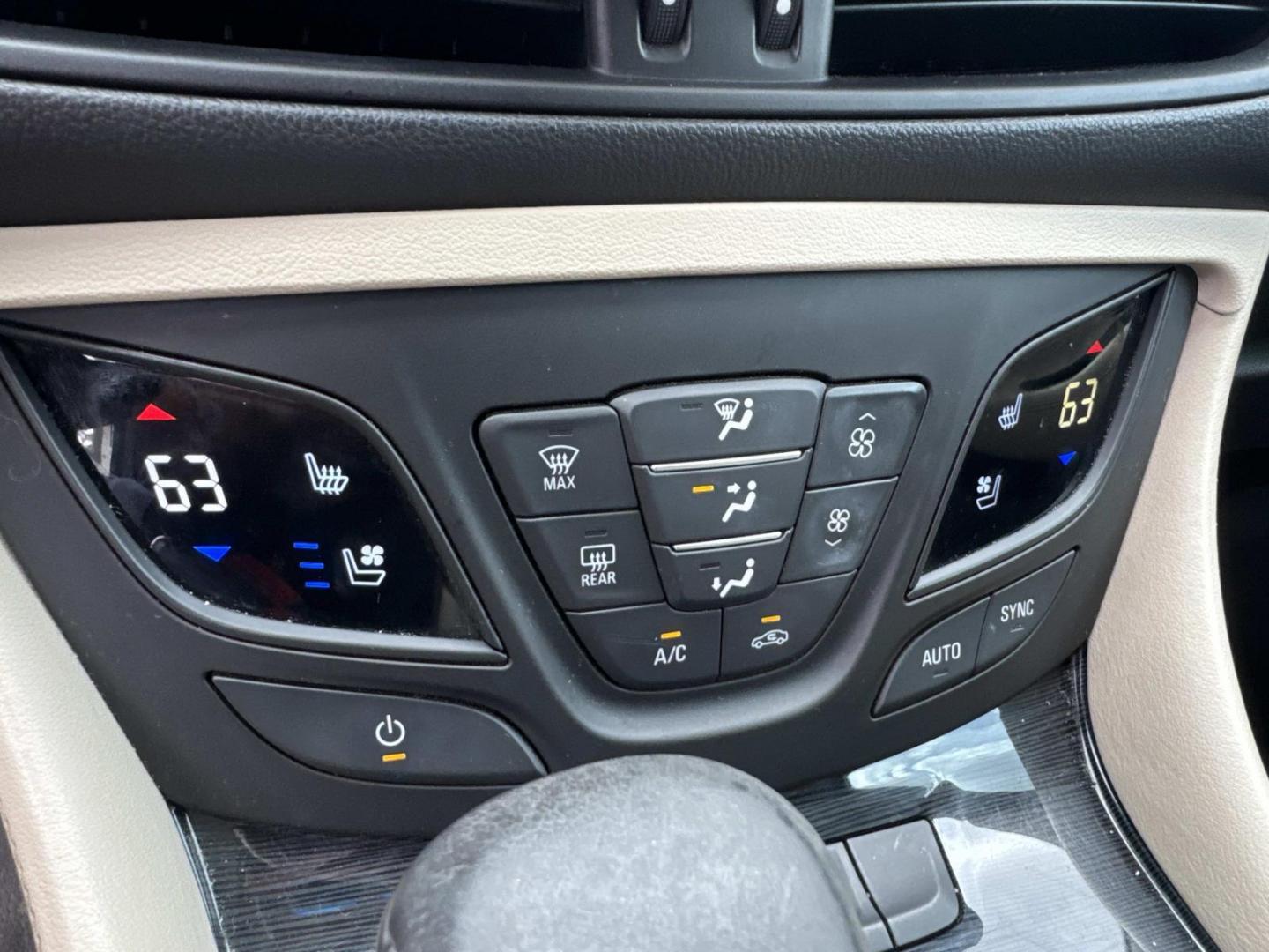 2017 White /Tan Buick Envision AWD 4dr Premium II (LRBFXFSX6HD) , Automatic transmission, located at 6904 Johnston St., Lafayette, LA, 70503, (337) 988-1960, 30.143589, -92.100601 - Photo#27