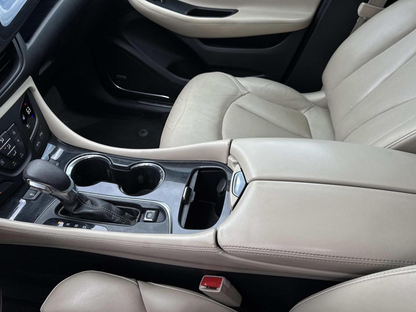 2017 White /Tan Buick Envision AWD 4dr Premium II (LRBFXFSX6HD) , Automatic transmission, located at 6904 Johnston St., Lafayette, LA, 70503, (337) 988-1960, 30.143589, -92.100601 - Photo#28