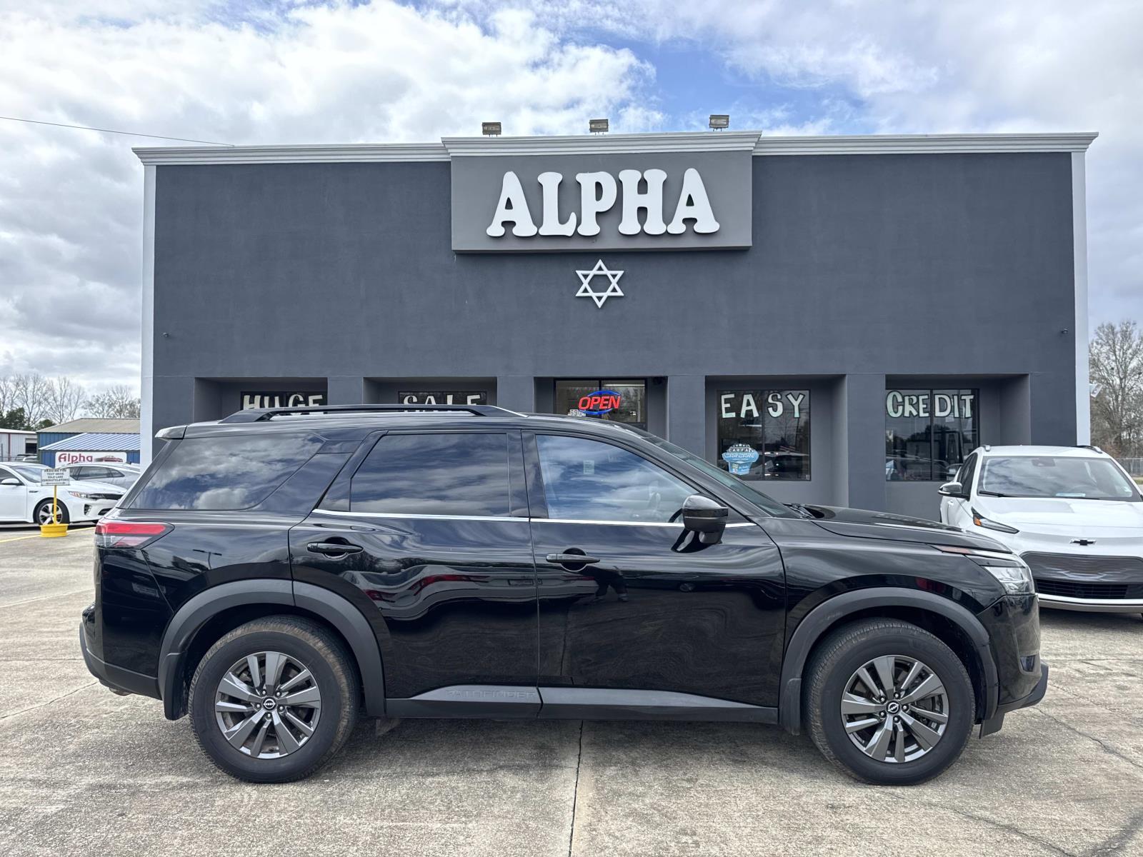 photo of 2022 Nissan Pathfinder SV 2WD