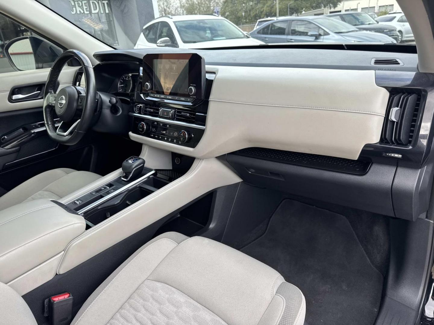 2022 Black /Light Gray Nissan Pathfinder SV 2WD (5N1DR3BA7NC) , Automatic transmission, located at 6904 Johnston St., Lafayette, LA, 70503, (337) 988-1960, 30.143589, -92.100601 - Photo#11