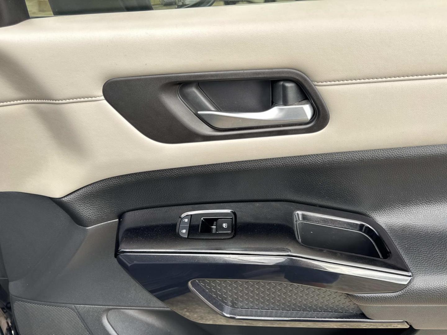 2022 Black /Light Gray Nissan Pathfinder SV 2WD (5N1DR3BA7NC) , Automatic transmission, located at 6904 Johnston St., Lafayette, LA, 70503, (337) 988-1960, 30.143589, -92.100601 - Photo#13