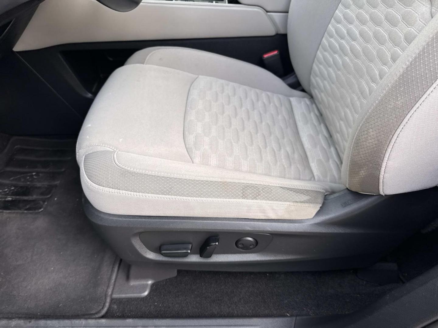 2022 Black /Light Gray Nissan Pathfinder SV 2WD (5N1DR3BA7NC) , Automatic transmission, located at 6904 Johnston St., Lafayette, LA, 70503, (337) 988-1960, 30.143589, -92.100601 - Photo#15