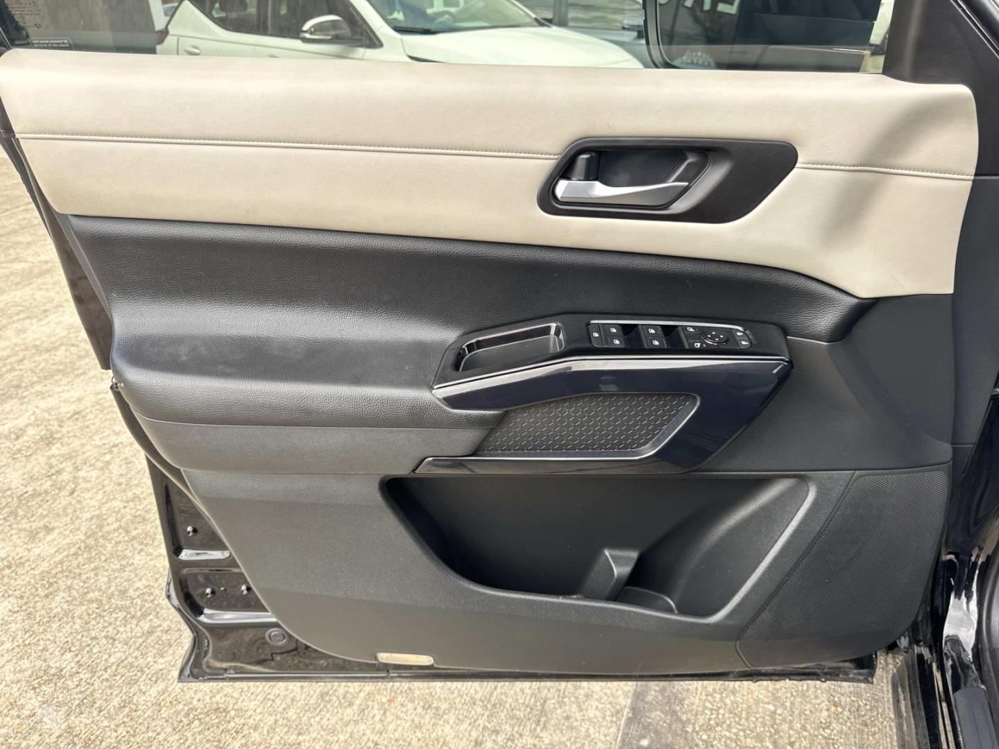 2022 Black /Light Gray Nissan Pathfinder SV 2WD (5N1DR3BA7NC) , Automatic transmission, located at 6904 Johnston St., Lafayette, LA, 70503, (337) 988-1960, 30.143589, -92.100601 - Photo#17