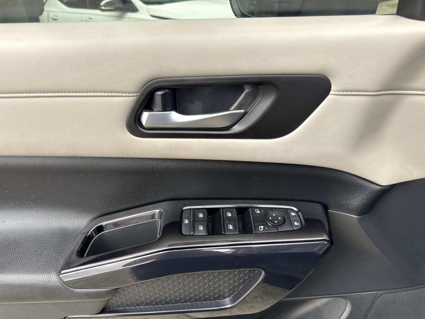 2022 Black /Light Gray Nissan Pathfinder SV 2WD (5N1DR3BA7NC) , Automatic transmission, located at 6904 Johnston St., Lafayette, LA, 70503, (337) 988-1960, 30.143589, -92.100601 - Photo#18