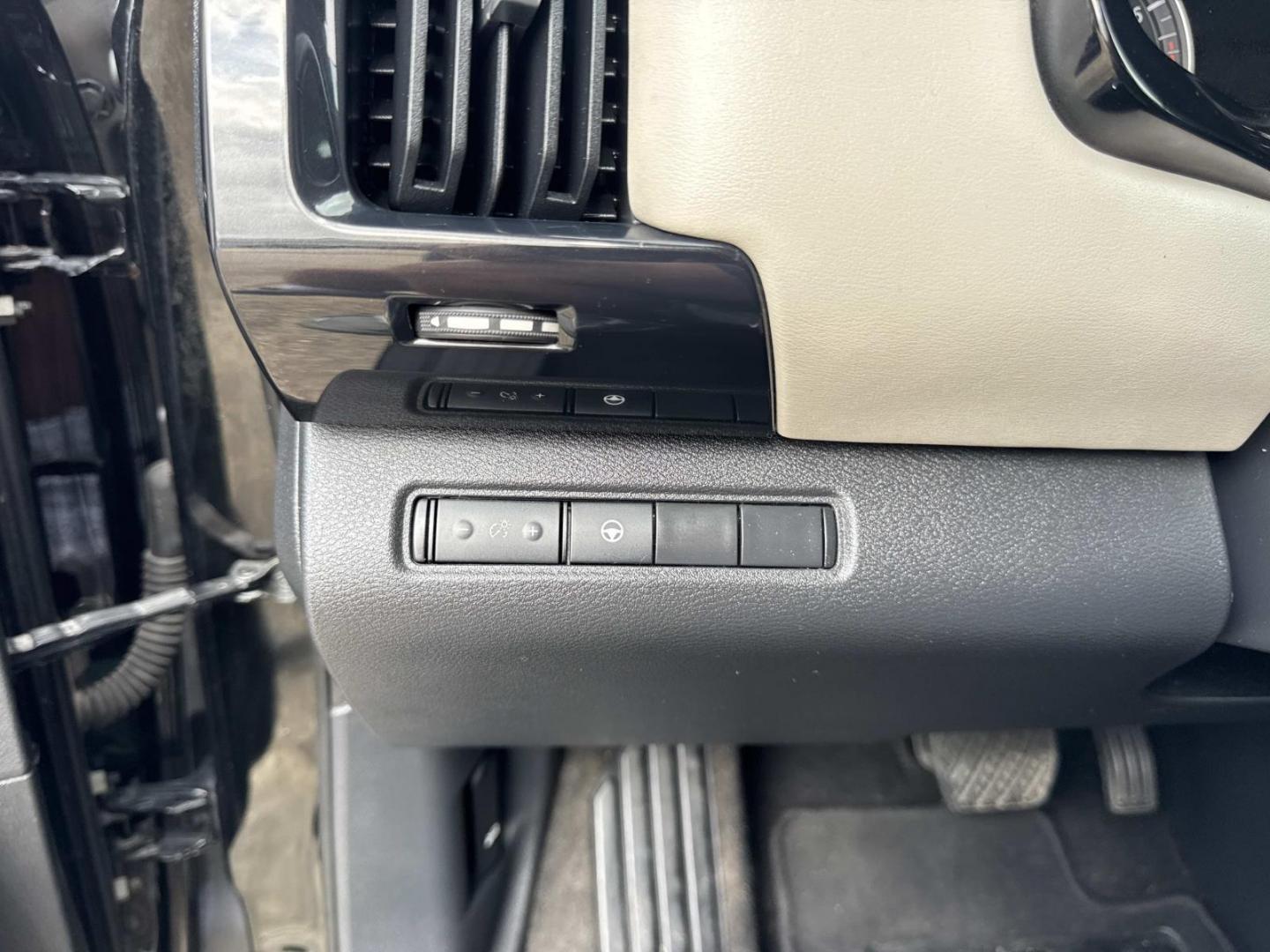 2022 Black /Light Gray Nissan Pathfinder SV 2WD (5N1DR3BA7NC) , Automatic transmission, located at 6904 Johnston St., Lafayette, LA, 70503, (337) 988-1960, 30.143589, -92.100601 - Photo#19