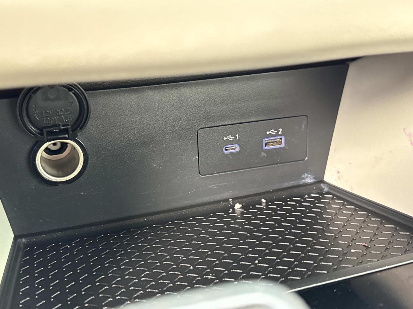 2022 Black /Light Gray Nissan Pathfinder SV 2WD (5N1DR3BA7NC) , Automatic transmission, located at 6904 Johnston St., Lafayette, LA, 70503, (337) 988-1960, 30.143589, -92.100601 - Photo#26