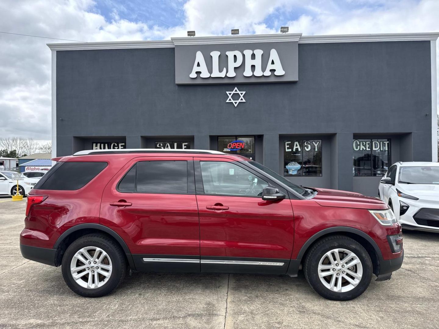 2016 Red /Black Ford Explorer FWD 4dr XLT (1FM5K7D8XGG) , Automatic transmission, located at 6904 Johnston St., Lafayette, LA, 70503, (337) 988-1960, 30.143589, -92.100601 - Photo#0
