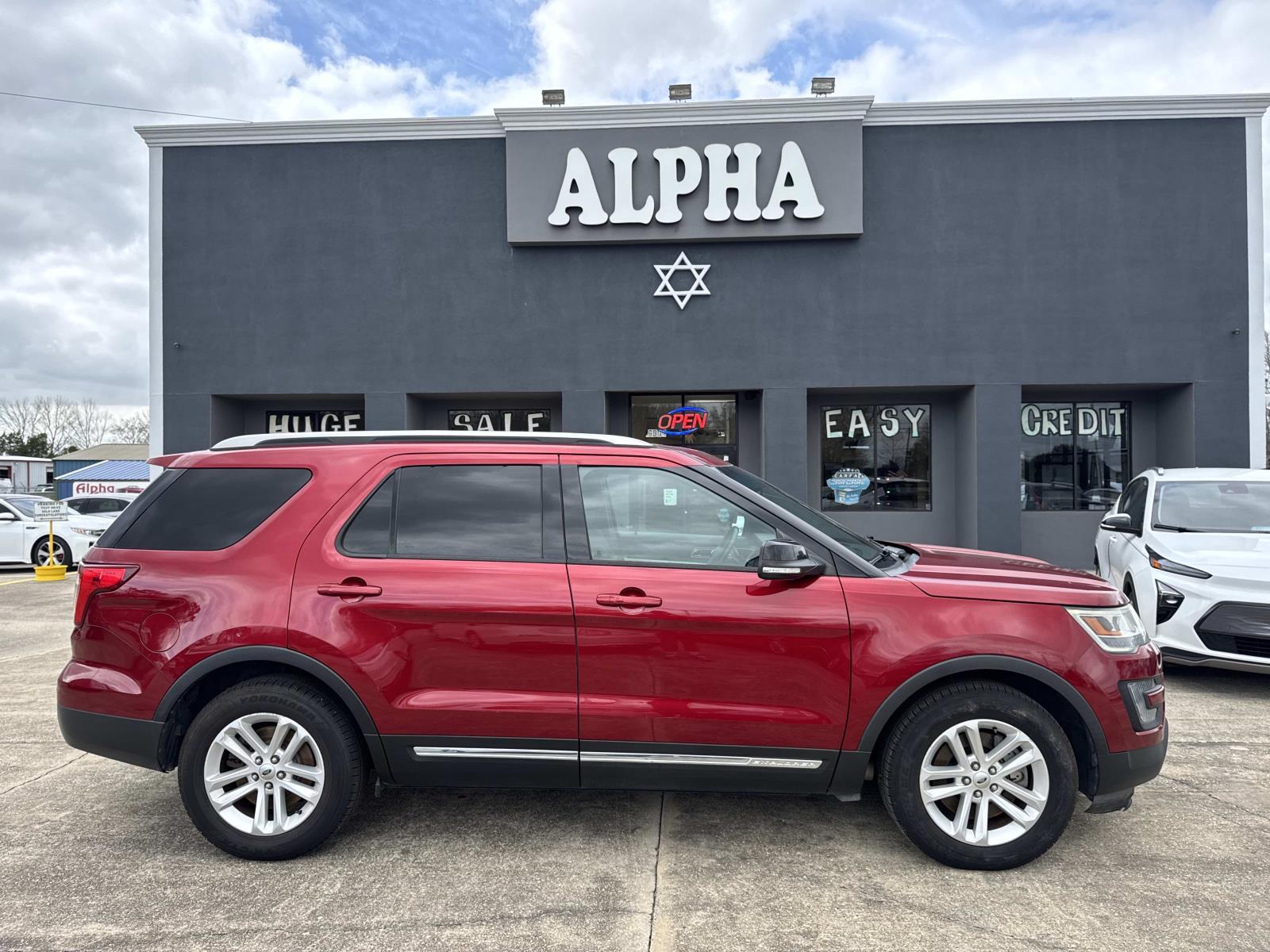 photo of 2016 Ford Explorer FWD 4dr XLT