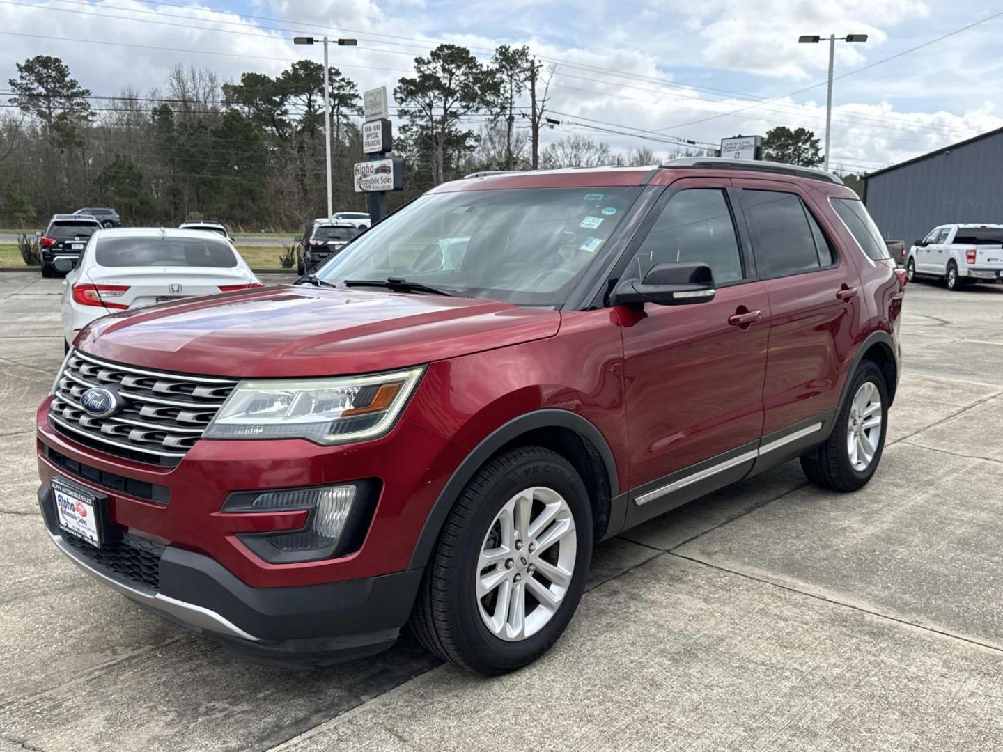 2016 Red /Black Ford Explorer FWD 4dr XLT (1FM5K7D8XGG) , Automatic transmission, located at 6904 Johnston St., Lafayette, LA, 70503, (337) 988-1960, 30.143589, -92.100601 - Photo#2