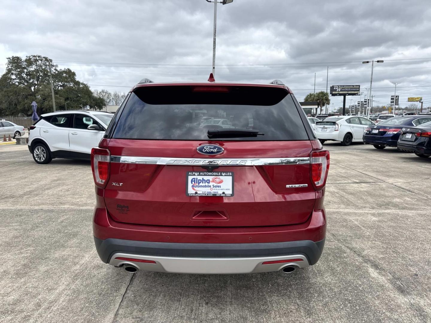 2016 Red /Black Ford Explorer FWD 4dr XLT (1FM5K7D8XGG) , Automatic transmission, located at 6904 Johnston St., Lafayette, LA, 70503, (337) 988-1960, 30.143589, -92.100601 - Photo#5