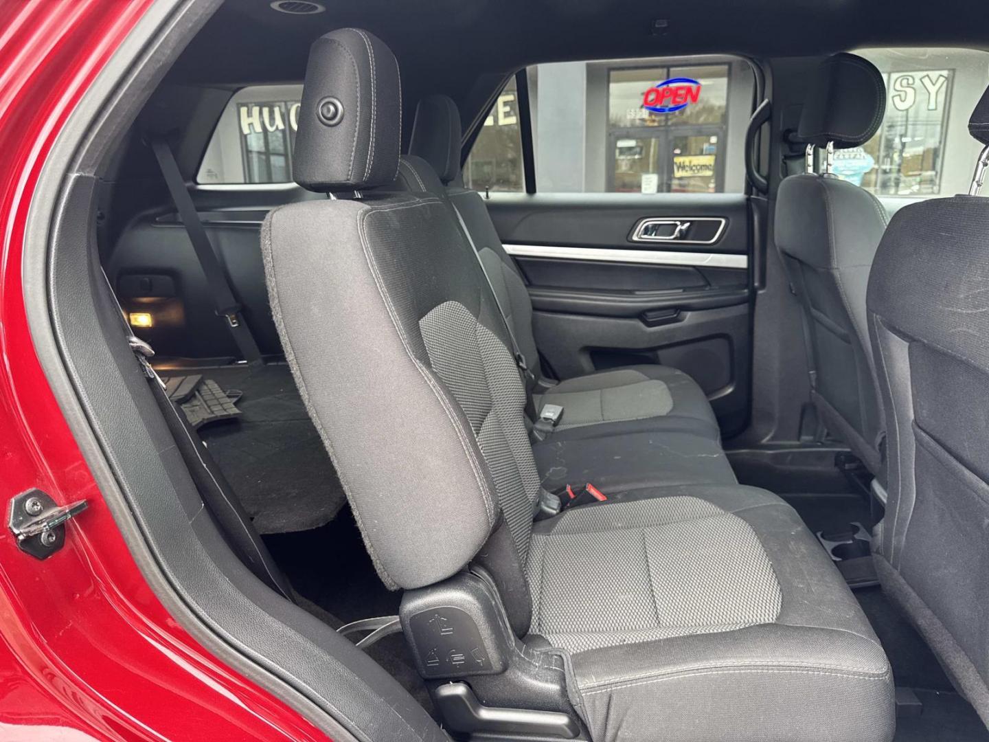 2016 Red /Black Ford Explorer FWD 4dr XLT (1FM5K7D8XGG) , Automatic transmission, located at 6904 Johnston St., Lafayette, LA, 70503, (337) 988-1960, 30.143589, -92.100601 - Photo#8