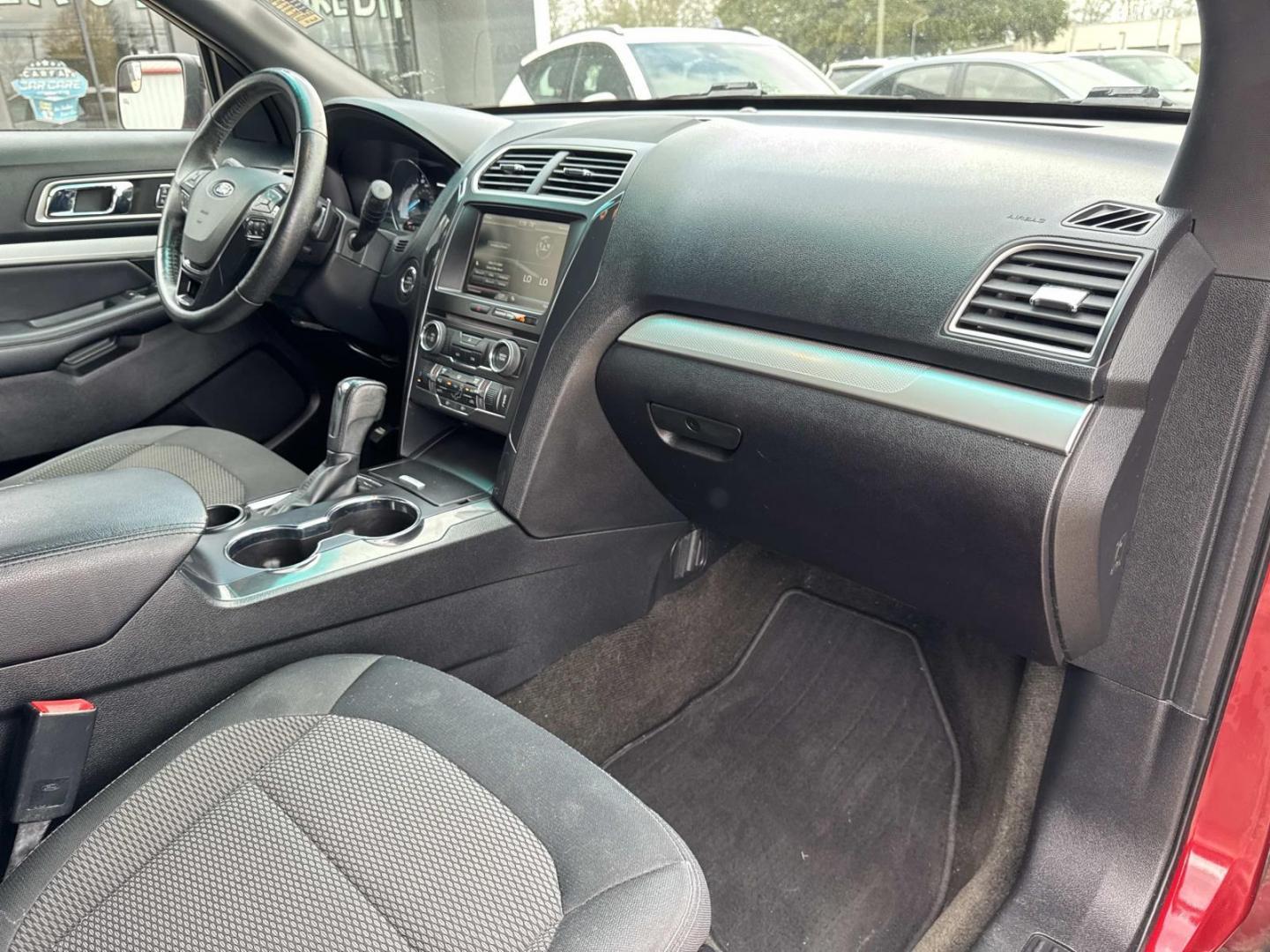 2016 Red /Black Ford Explorer FWD 4dr XLT (1FM5K7D8XGG) , Automatic transmission, located at 6904 Johnston St., Lafayette, LA, 70503, (337) 988-1960, 30.143589, -92.100601 - Photo#11