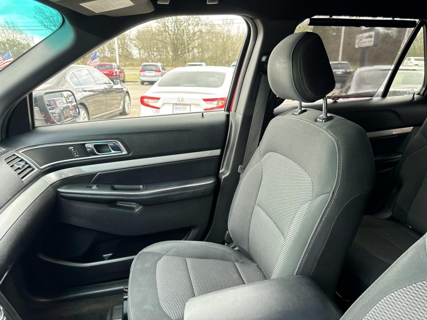 2016 Red /Black Ford Explorer FWD 4dr XLT (1FM5K7D8XGG) , Automatic transmission, located at 6904 Johnston St., Lafayette, LA, 70503, (337) 988-1960, 30.143589, -92.100601 - Photo#14