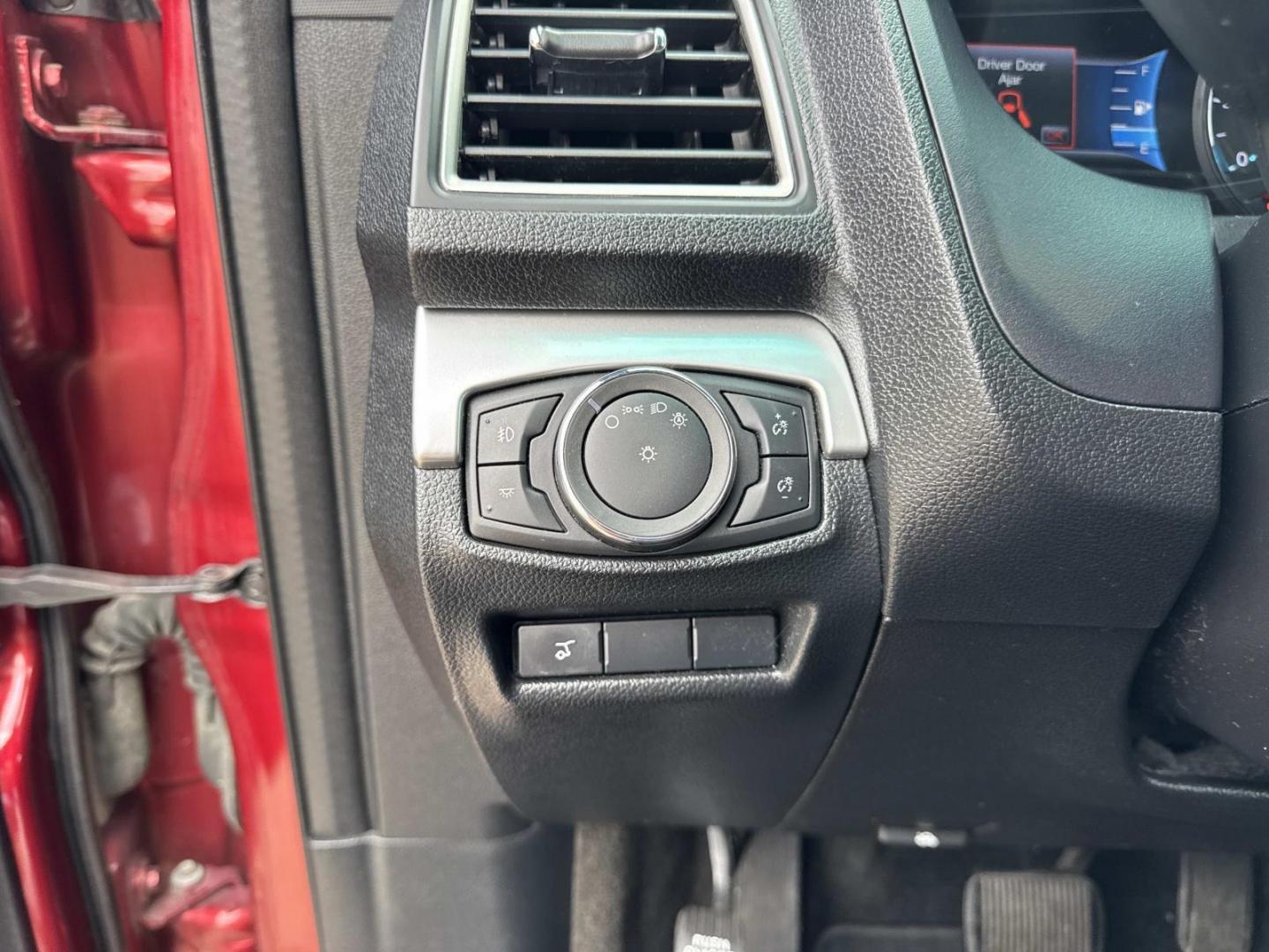 2016 Red /Black Ford Explorer FWD 4dr XLT (1FM5K7D8XGG) , Automatic transmission, located at 6904 Johnston St., Lafayette, LA, 70503, (337) 988-1960, 30.143589, -92.100601 - Photo#19