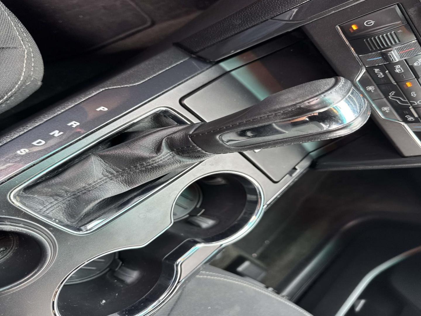 2016 Red /Black Ford Explorer FWD 4dr XLT (1FM5K7D8XGG) , Automatic transmission, located at 6904 Johnston St., Lafayette, LA, 70503, (337) 988-1960, 30.143589, -92.100601 - Photo#25