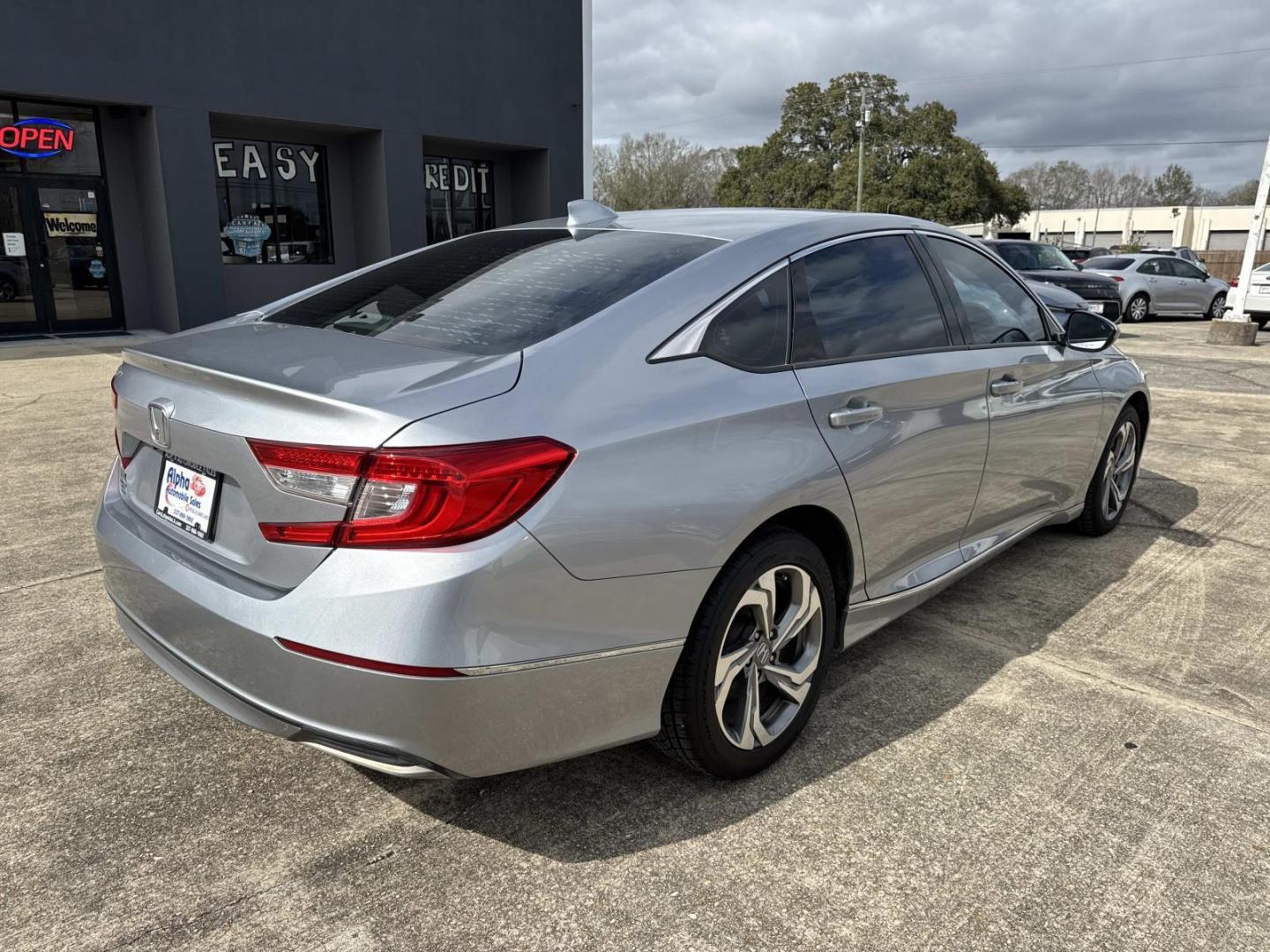 2018 Silver /Black Honda Accord Sedan EX 1.5T CVT (1HGCV1F44JA) , Automatic transmission, located at 6904 Johnston St., Lafayette, LA, 70503, (337) 988-1960, 30.143589, -92.100601 - Photo#6