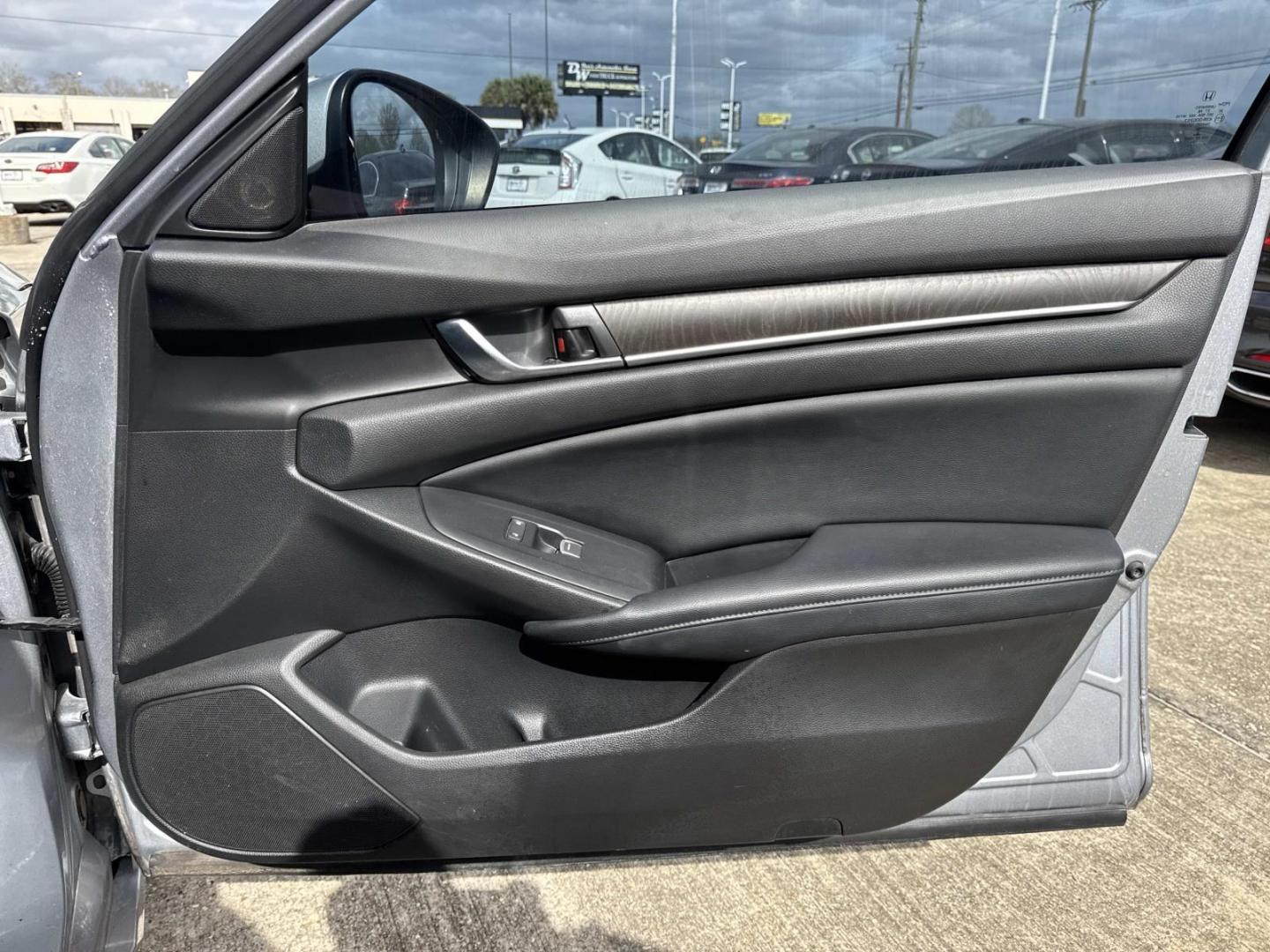 2018 Silver /Black Honda Accord Sedan EX 1.5T CVT (1HGCV1F44JA) , Automatic transmission, located at 6904 Johnston St., Lafayette, LA, 70503, (337) 988-1960, 30.143589, -92.100601 - Photo#12