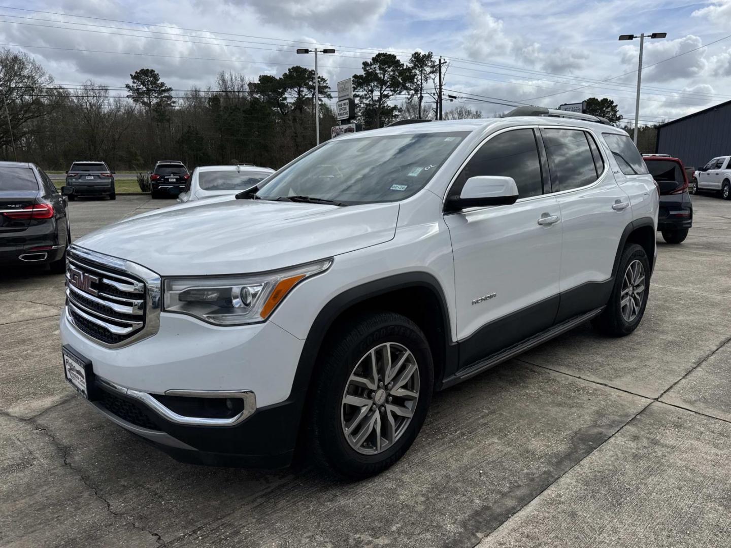 2018 White /Black GMC Acadia FWD 4dr SLE w/SLE-2 (1GKKNLLA9JZ) , Automatic transmission, located at 6904 Johnston St., Lafayette, LA, 70503, (337) 988-1960, 30.143589, -92.100601 - Photo#2