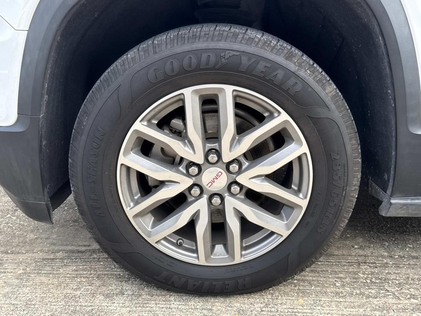 2018 White /Black GMC Acadia FWD 4dr SLE w/SLE-2 (1GKKNLLA9JZ) , Automatic transmission, located at 6904 Johnston St., Lafayette, LA, 70503, (337) 988-1960, 30.143589, -92.100601 - Photo#3