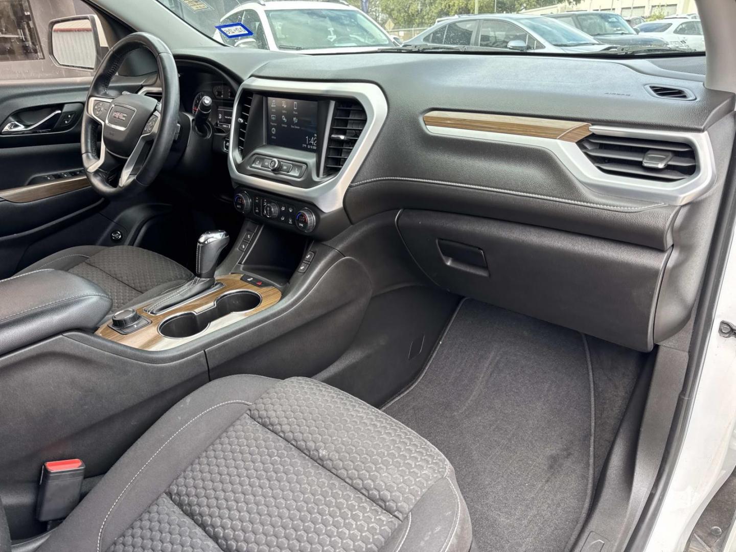 2018 White /Black GMC Acadia FWD 4dr SLE w/SLE-2 (1GKKNLLA9JZ) , Automatic transmission, located at 6904 Johnston St., Lafayette, LA, 70503, (337) 988-1960, 30.143589, -92.100601 - Photo#11