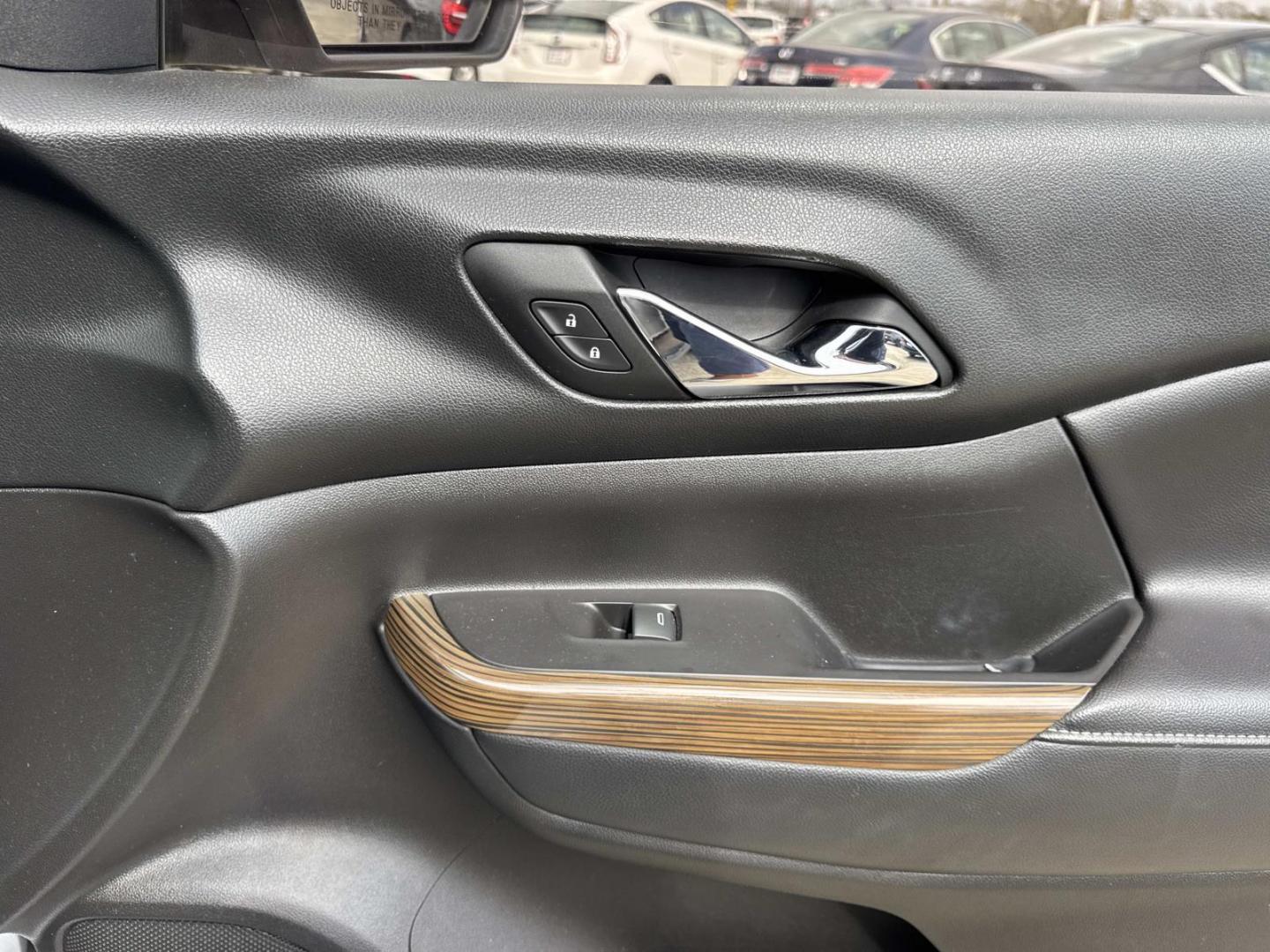 2018 White /Black GMC Acadia FWD 4dr SLE w/SLE-2 (1GKKNLLA9JZ) , Automatic transmission, located at 6904 Johnston St., Lafayette, LA, 70503, (337) 988-1960, 30.143589, -92.100601 - Photo#13