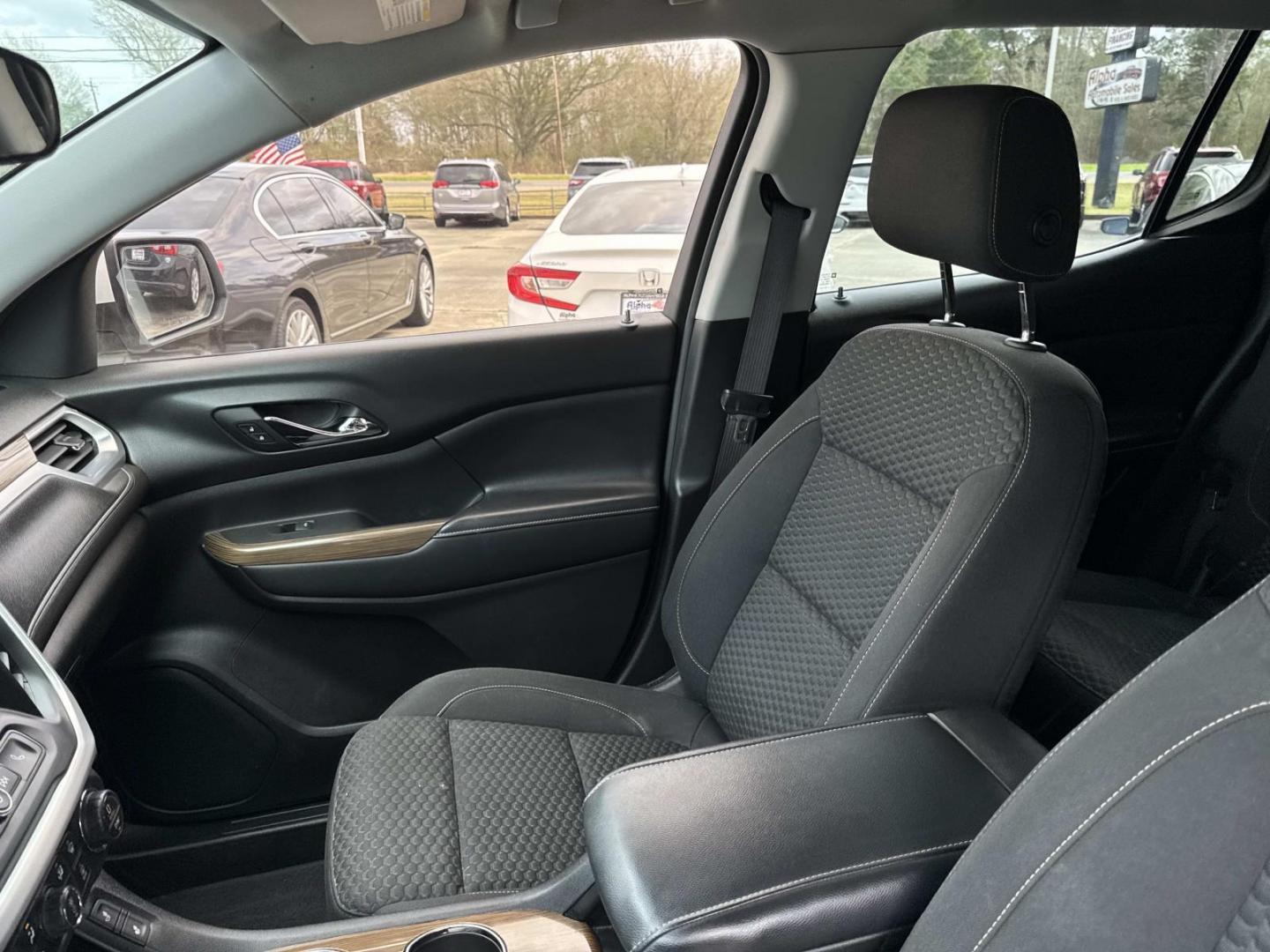 2018 White /Black GMC Acadia FWD 4dr SLE w/SLE-2 (1GKKNLLA9JZ) , Automatic transmission, located at 6904 Johnston St., Lafayette, LA, 70503, (337) 988-1960, 30.143589, -92.100601 - Photo#14